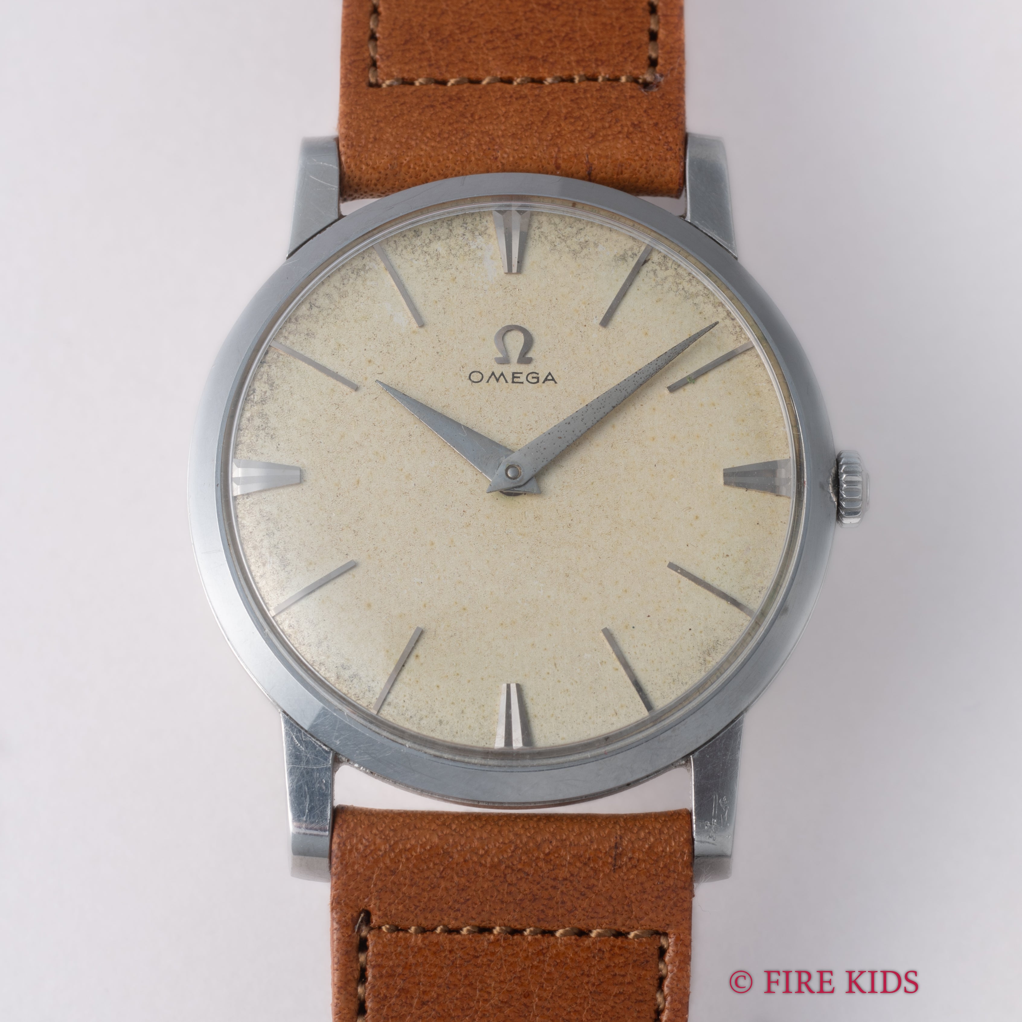 オメガ ラウンド Ref.143711 手巻き 2針 Cal.511 1956年製