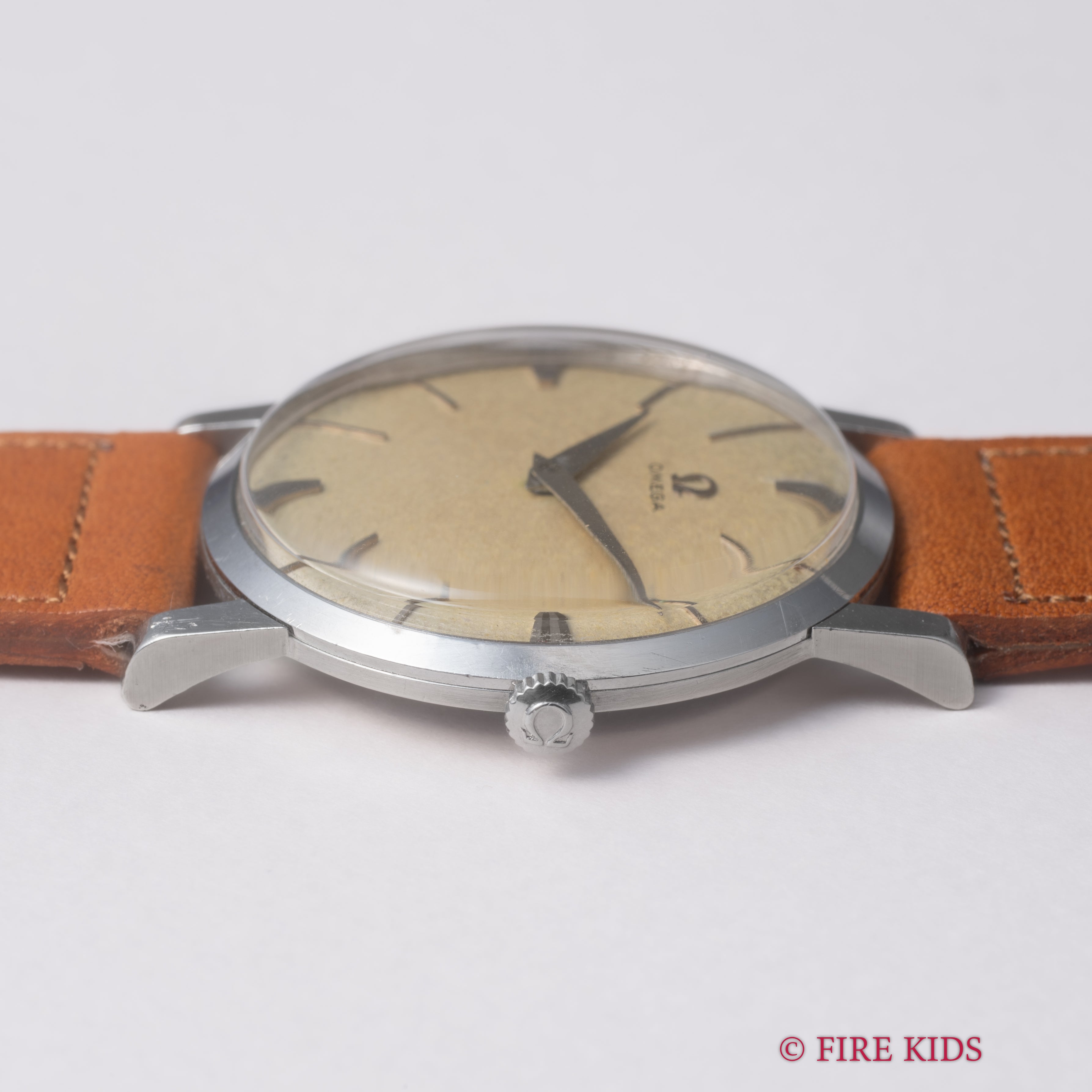 オメガ ラウンド Ref.143711 手巻き 2針 Cal.511 1956年製