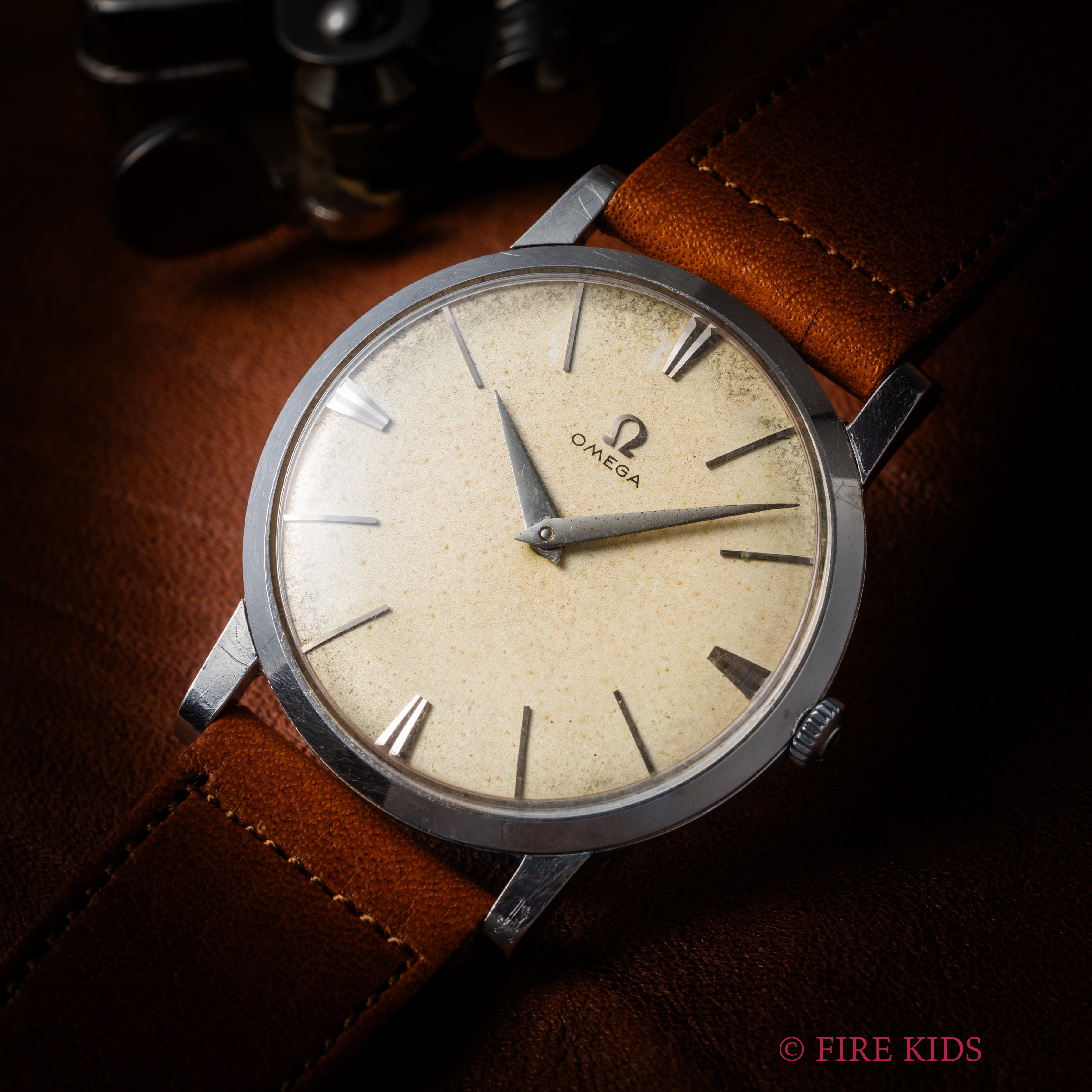 オメガ ラウンド Ref.143711 手巻き 2針 Cal.511 1956年製