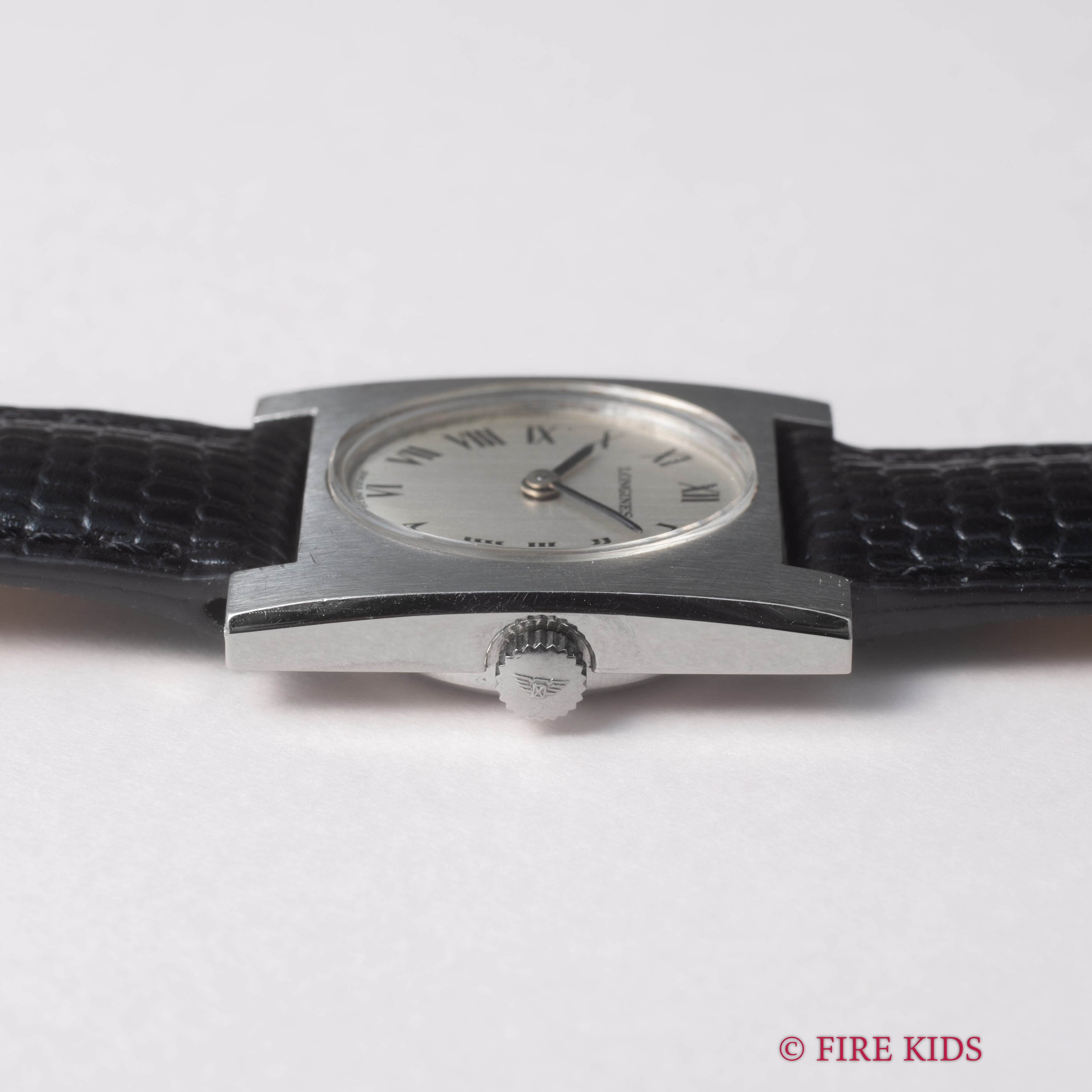 ロンジン コンクエスト レクタンギュラー シルバーローマンダイヤル 1970年代製 純正尾錠付き 薄型手巻き