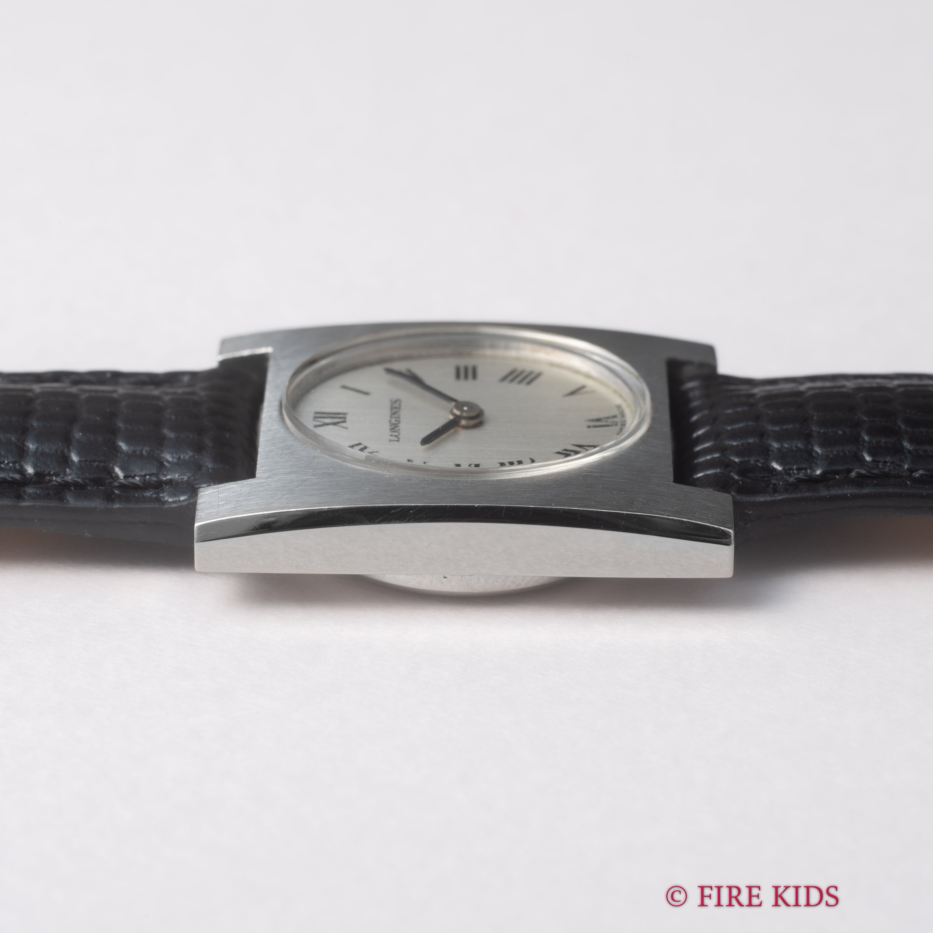 ロンジン コンクエスト レクタンギュラー シルバーローマンダイヤル 1970年代製 純正尾錠付き 薄型手巻き