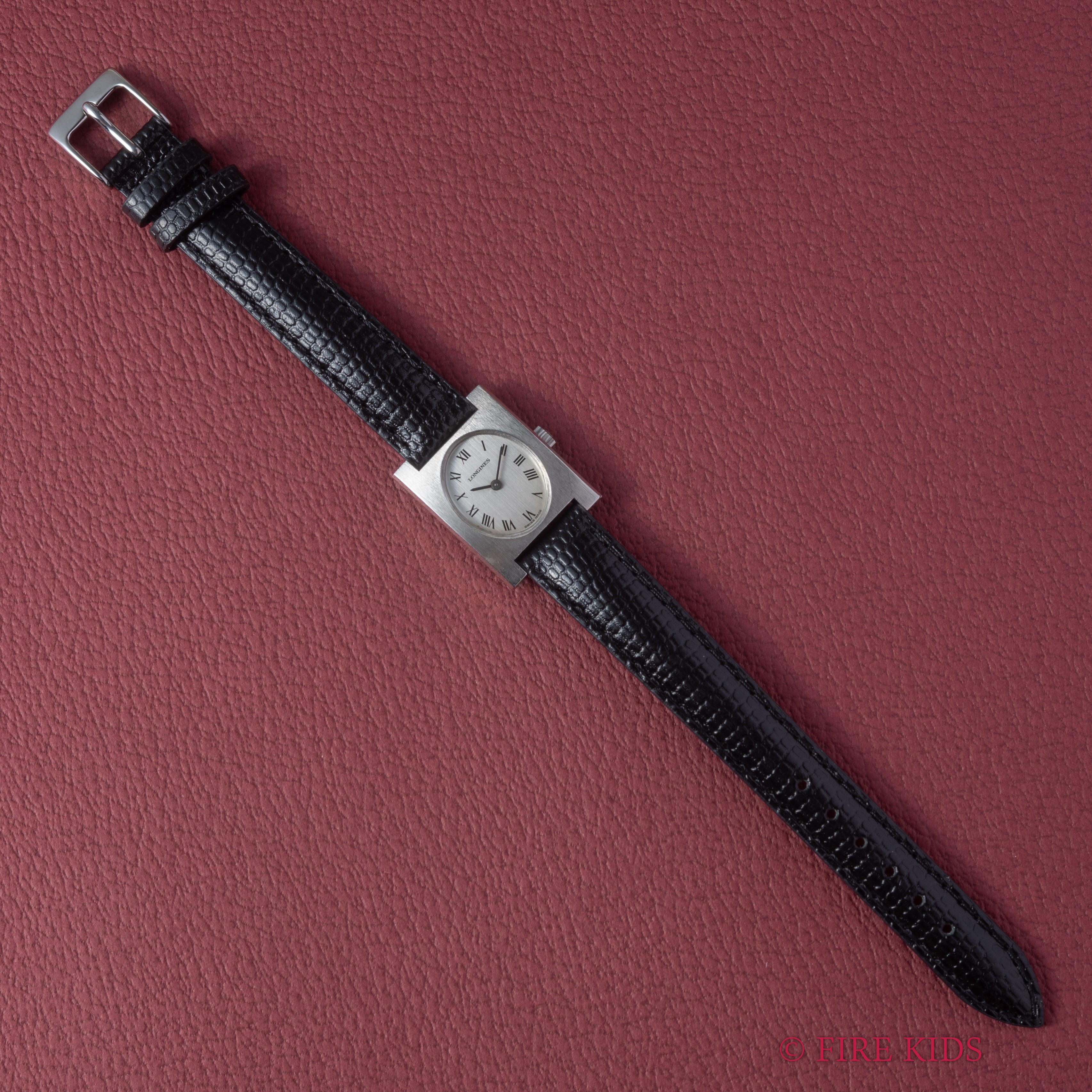 ロンジン コンクエスト レクタンギュラー シルバーローマンダイヤル 1970年代製 純正尾錠付き 薄型手巻き