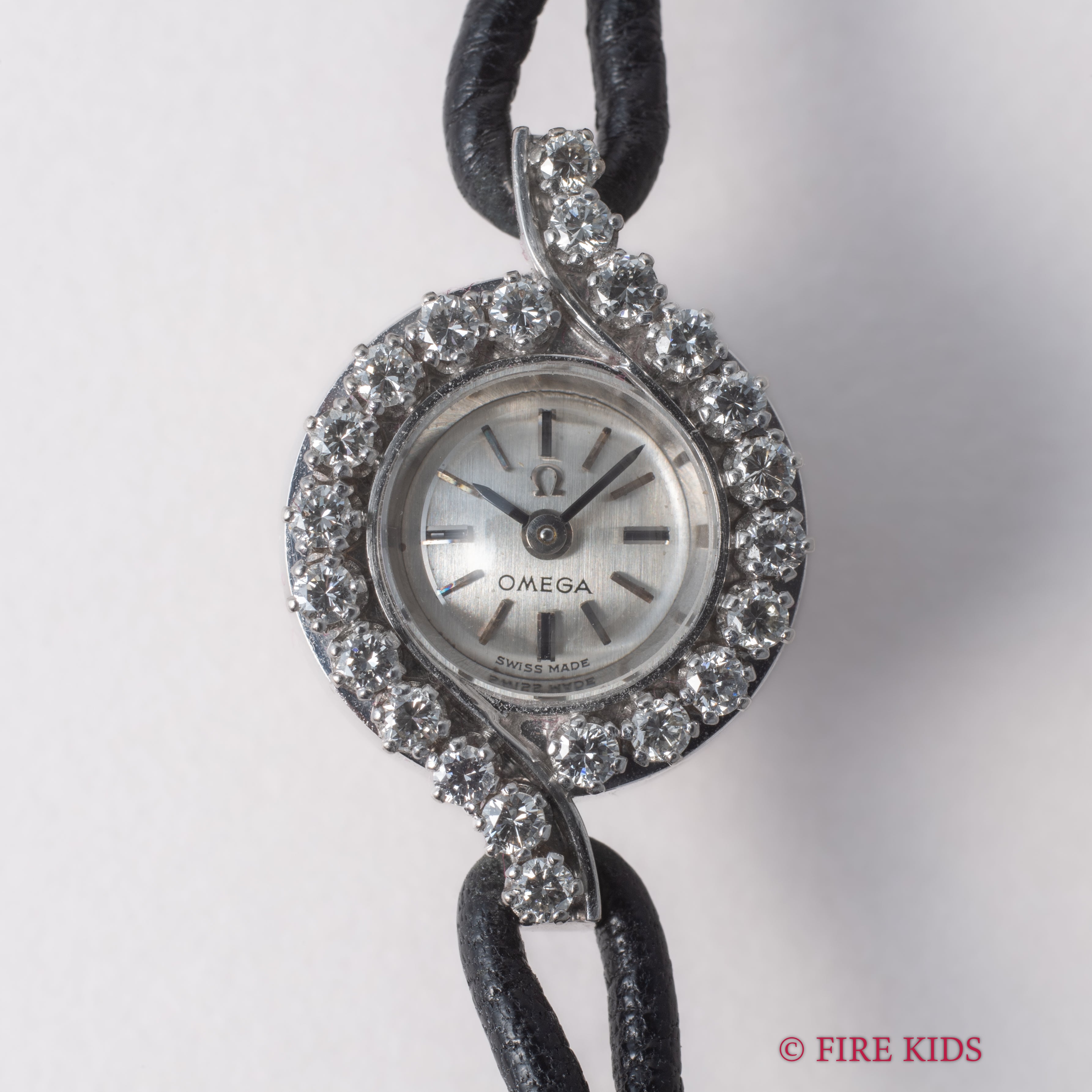 オメガ 18金無垢ホワイトゴールド ダイヤベゼル レディースドレスウォッチ 1961年製 バックワインド 手巻