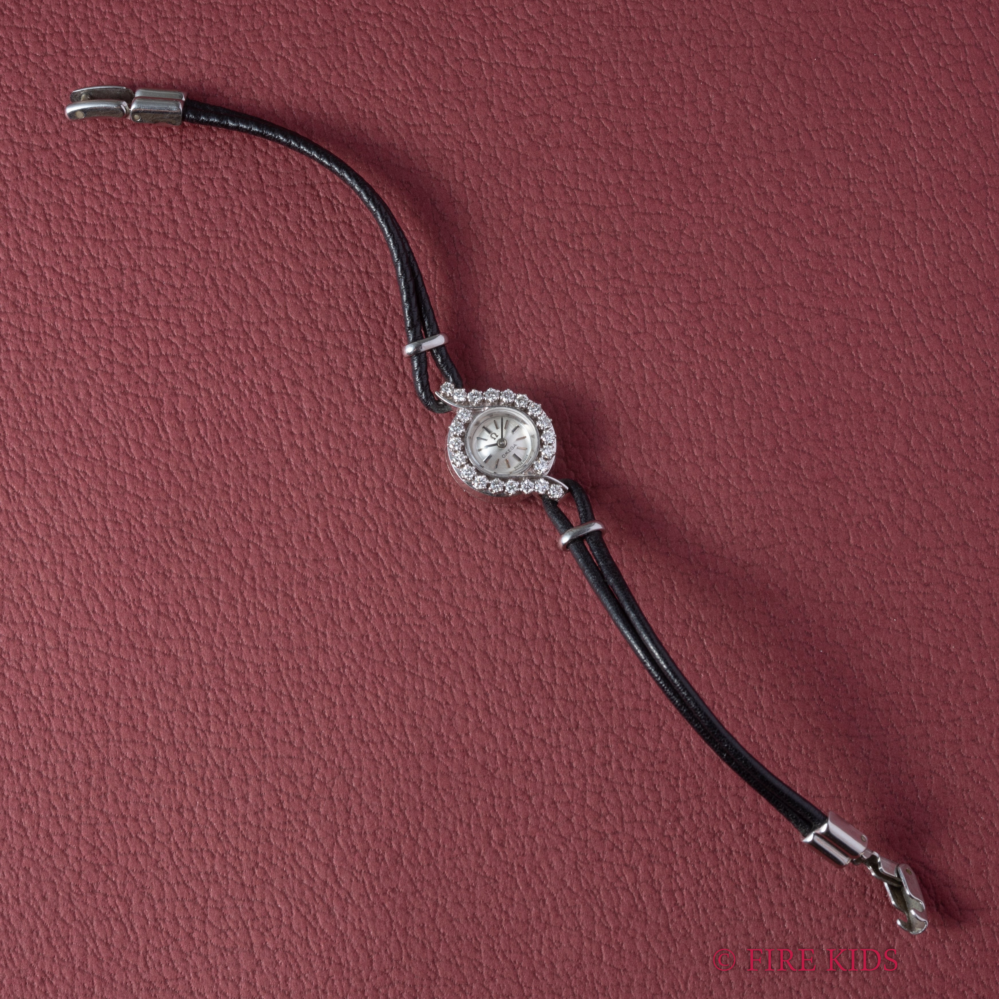 オメガ 18金無垢ホワイトゴールド ダイヤベゼル レディースドレスウォッチ 1961年製 バックワインド 手巻