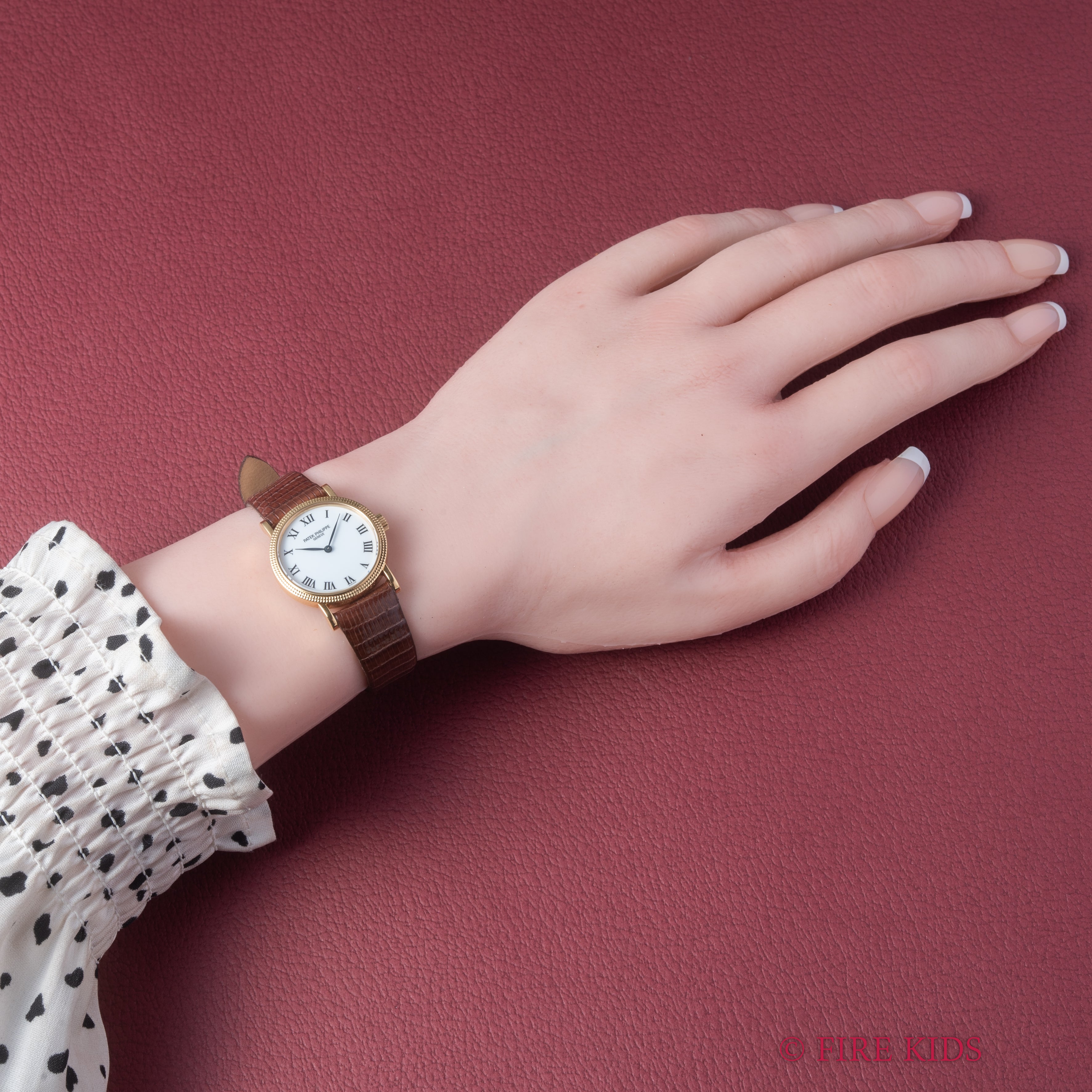 パテック・フィリップ カラトラバ 2005年製 レディース 手巻き 18金無垢イエローゴールド 箱、ギャランティー付き