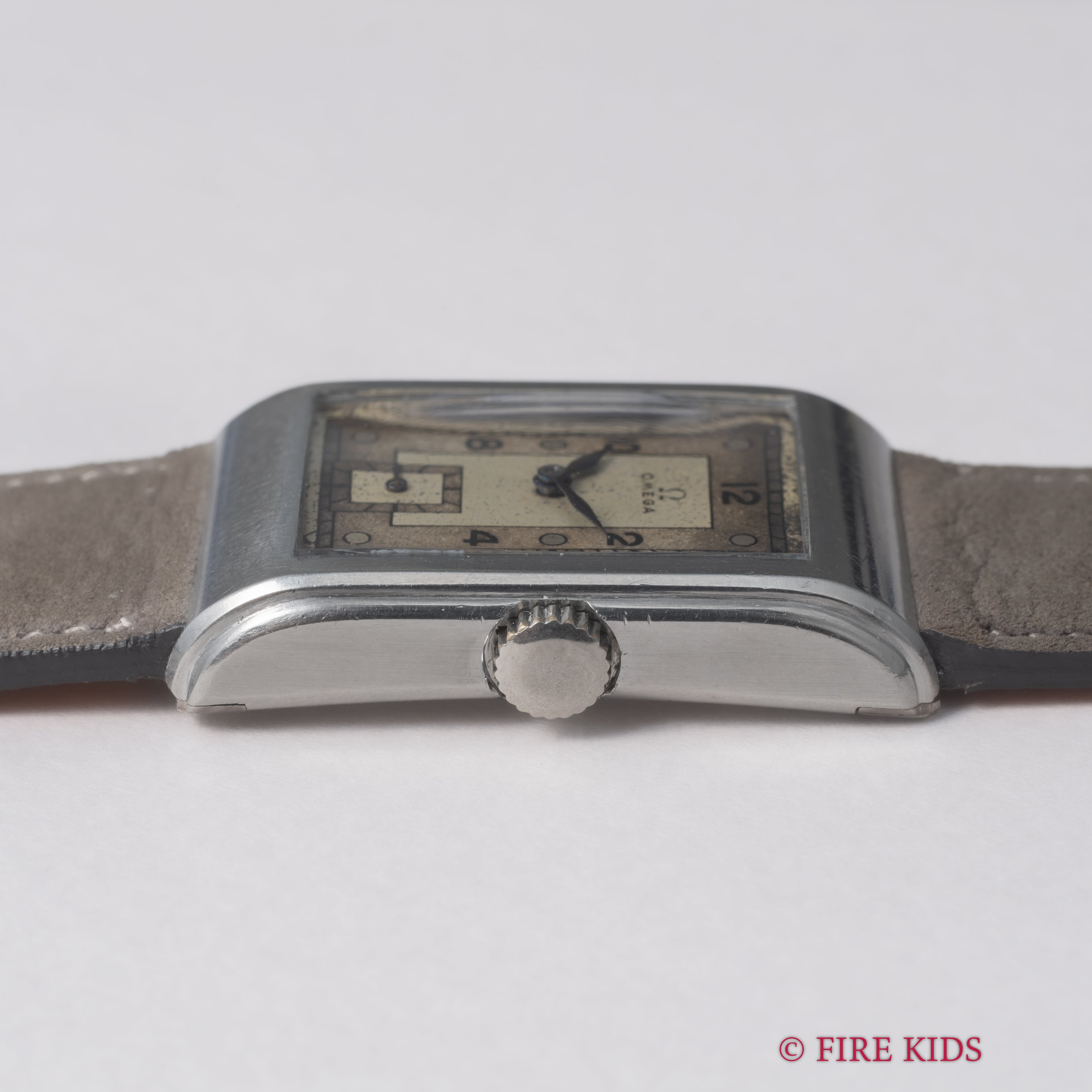 オメガ アールデコ レクタンギュラーケース 1939年製 手巻 Cal.T17 タンクウオッチ