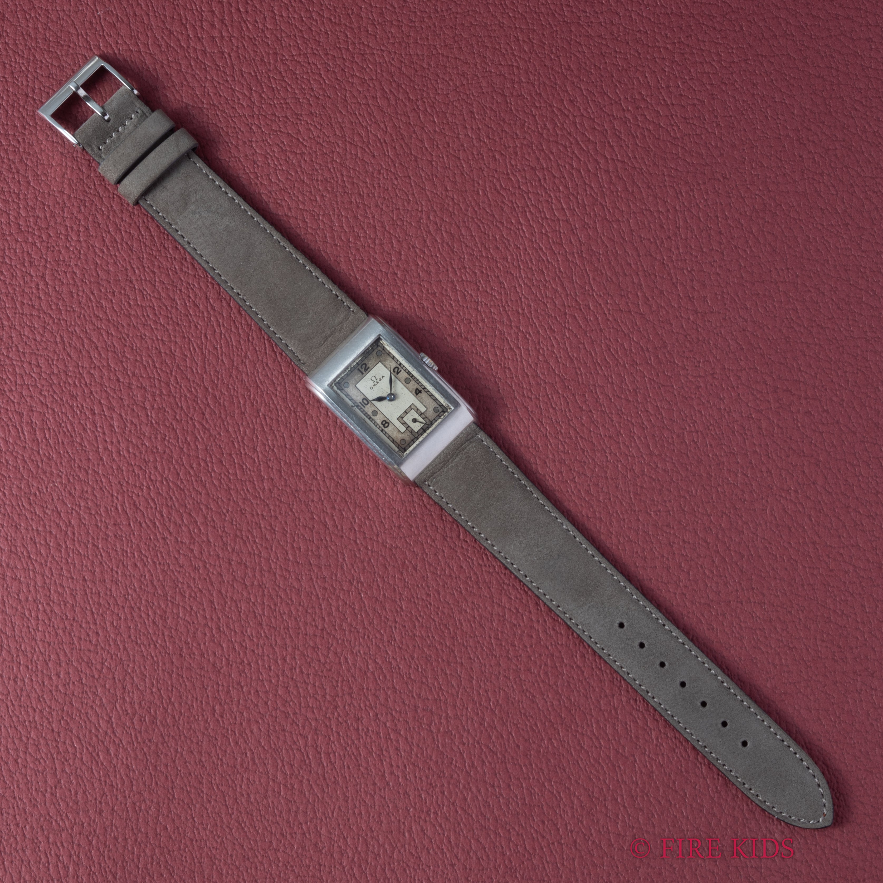 オメガ アールデコ レクタンギュラーケース 1939年製 手巻 Cal.T17 タンクウオッチ