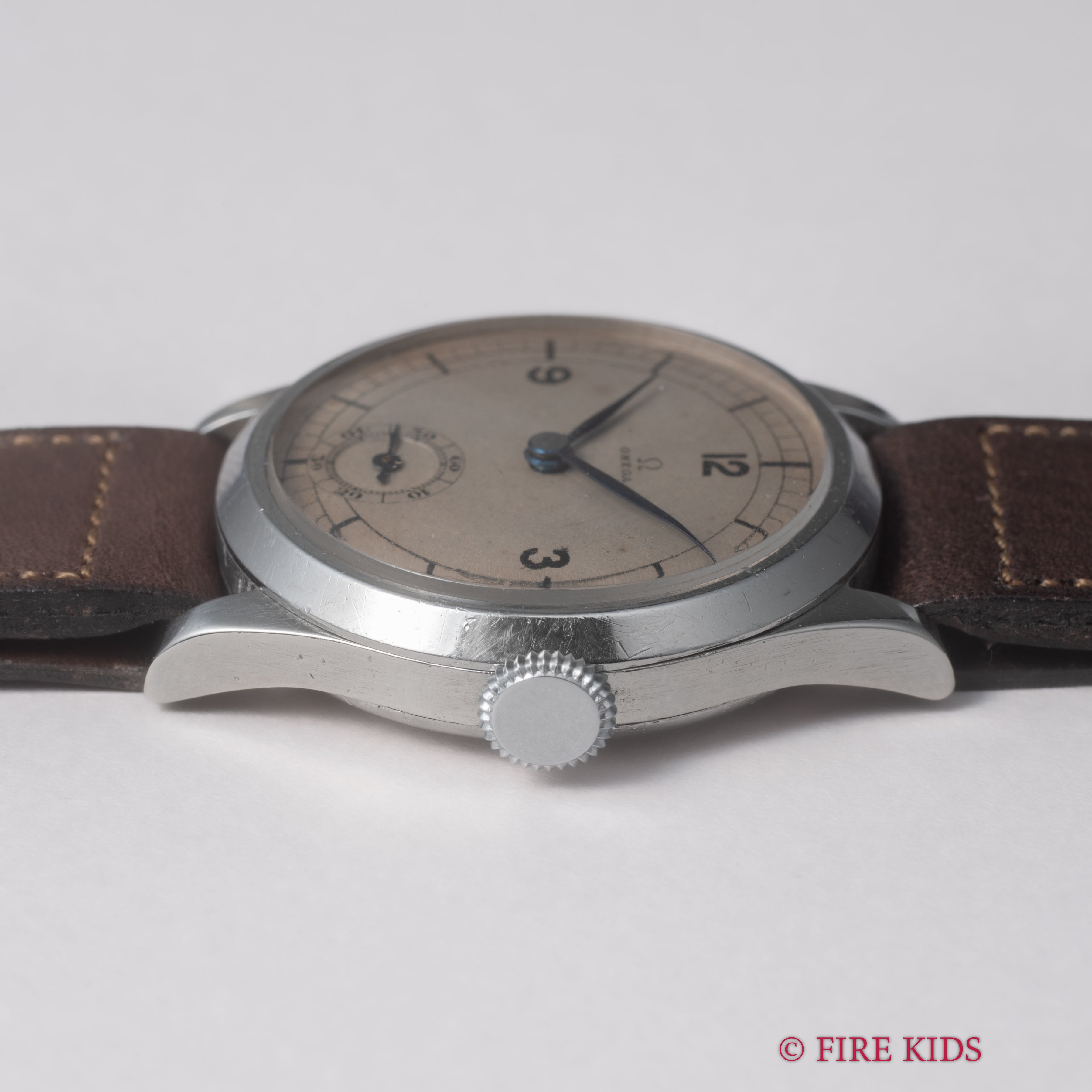 オメガ セクターダイヤル 1939年製 スモールセコンド 手巻 Cal.26.5S0BT2