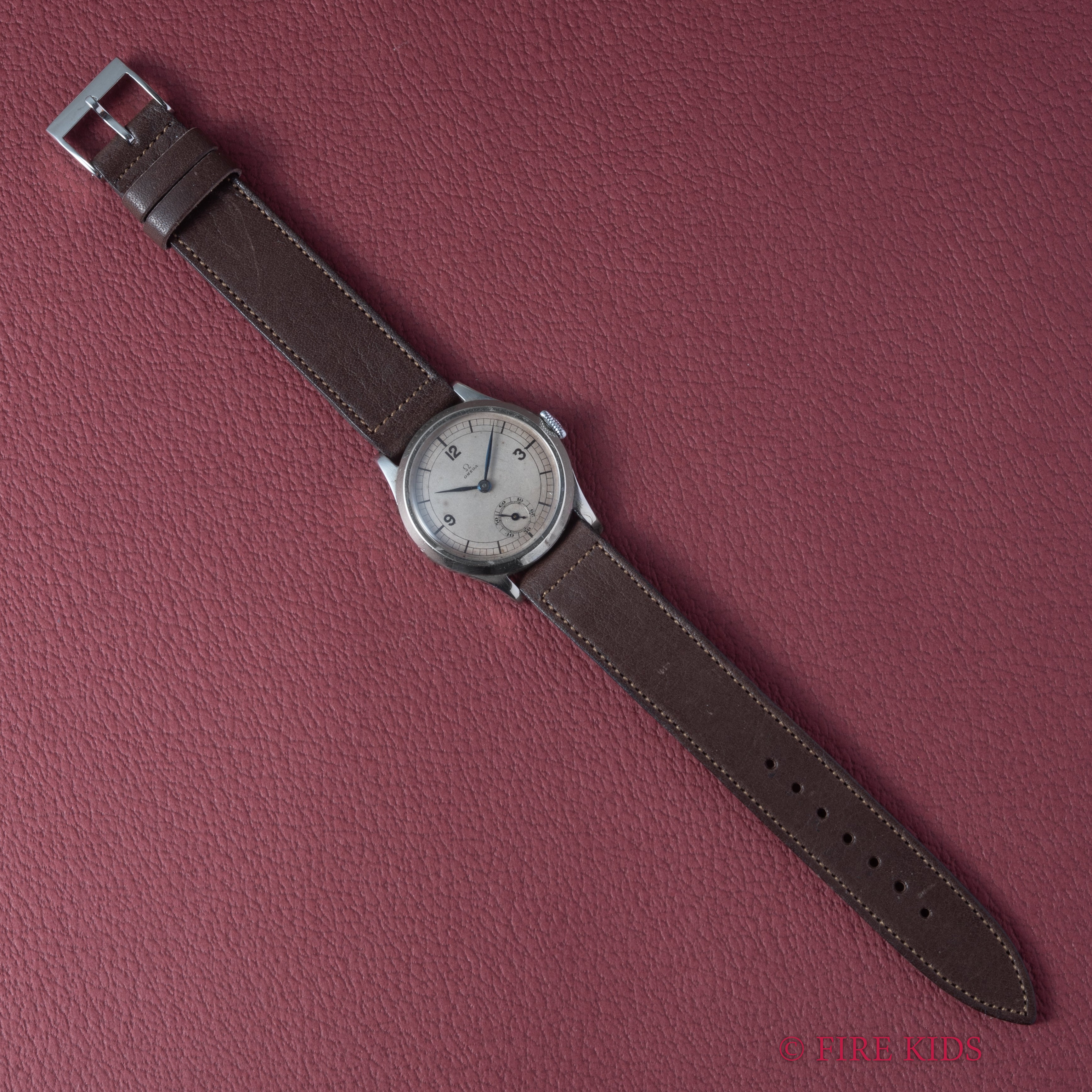 オメガ セクターダイヤル 1939年製 スモールセコンド 手巻 Cal.26.5S0BT2