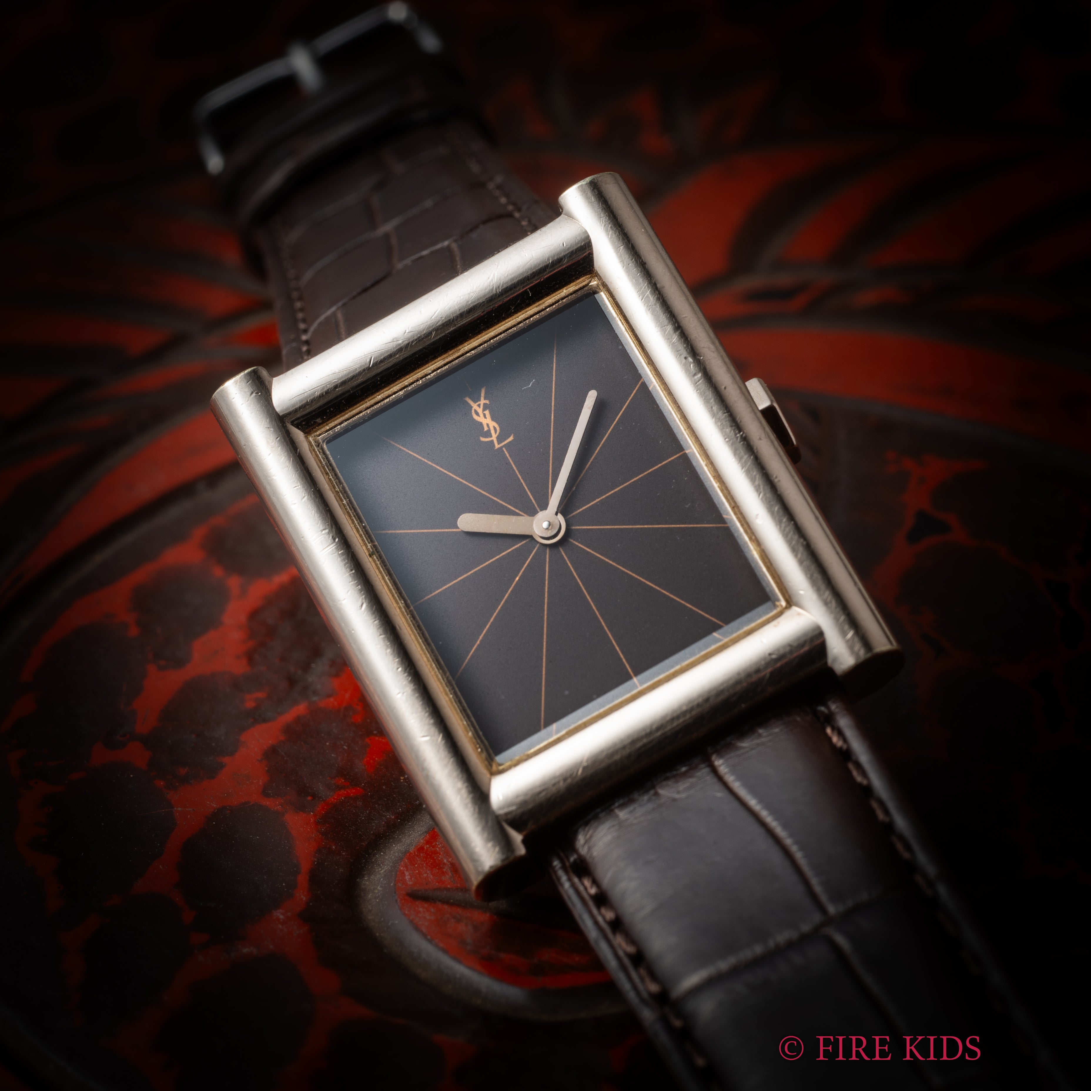 イヴサンローラン レクタンギュラー 1970年代製 手巻き タンク型