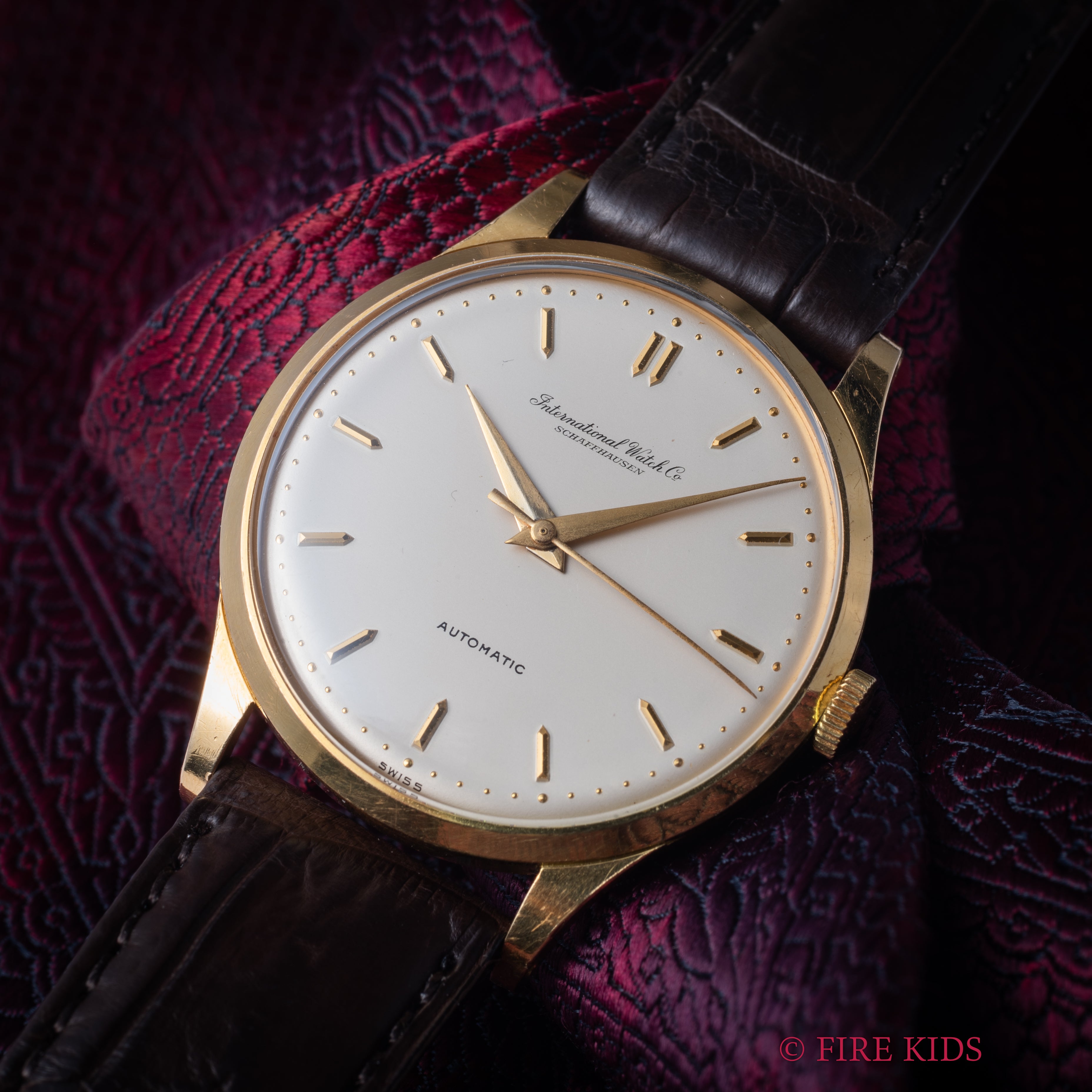 IWC ラウンドケース 1962年製 18金無垢イエローゴールド Cal.853 ノンデイト自動巻き 純正尾錠、革ベルト付き