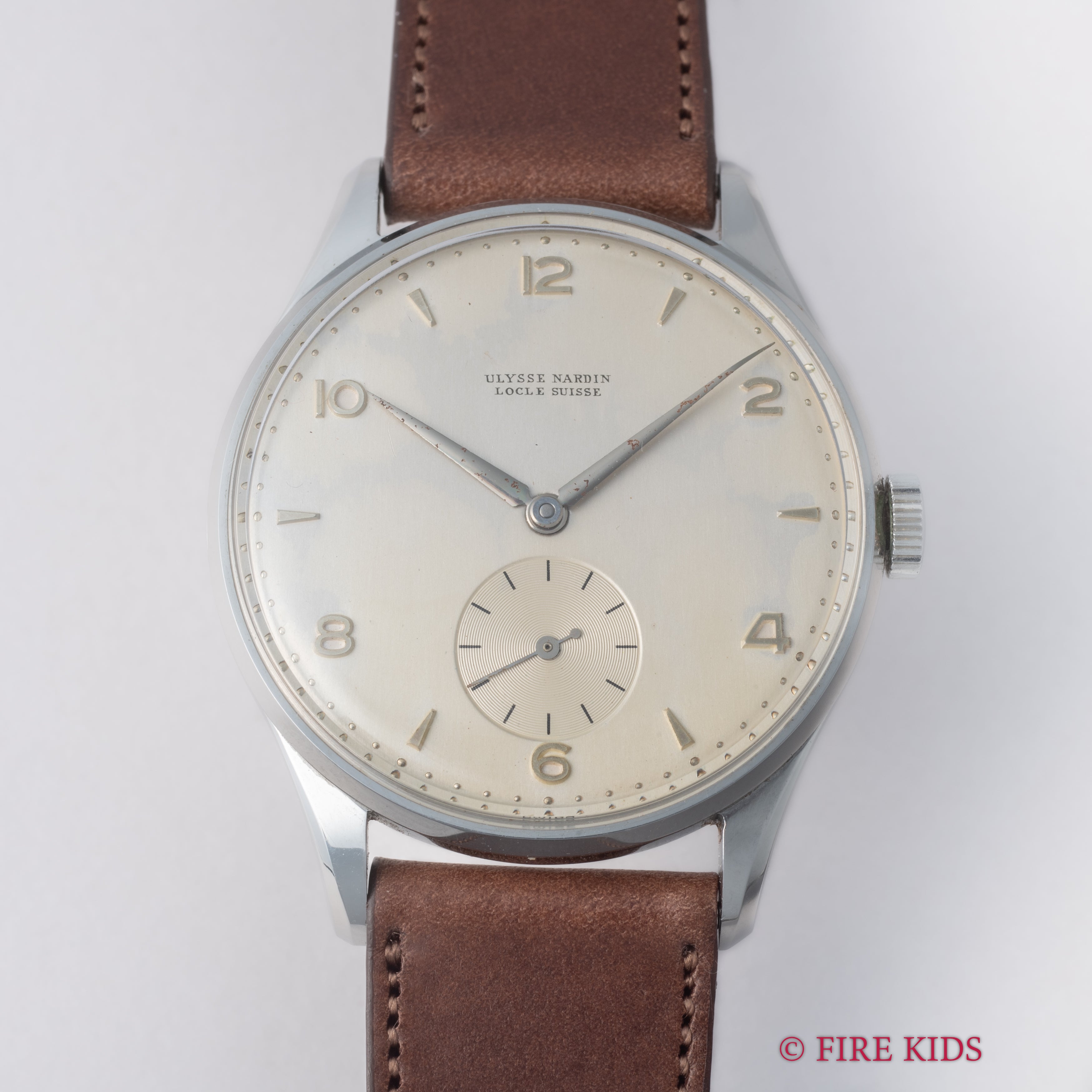 ユリスナルダン 1950年代製 飛びアラビアダイヤル スモールセコンド手巻き 販売店保証書 箱付