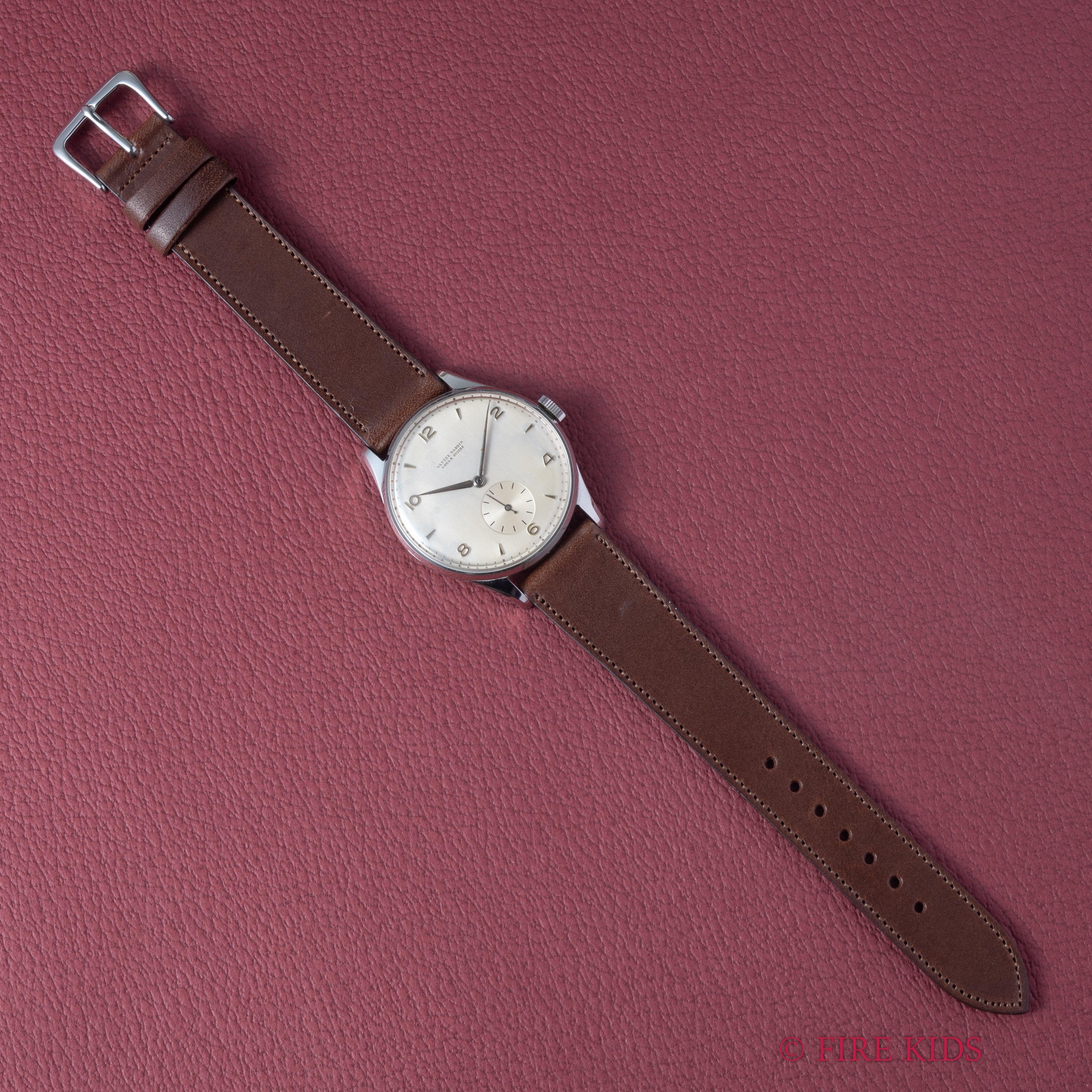 ユリスナルダン 1950年代製 飛びアラビアダイヤル スモールセコンド手巻き 販売店保証書 箱付