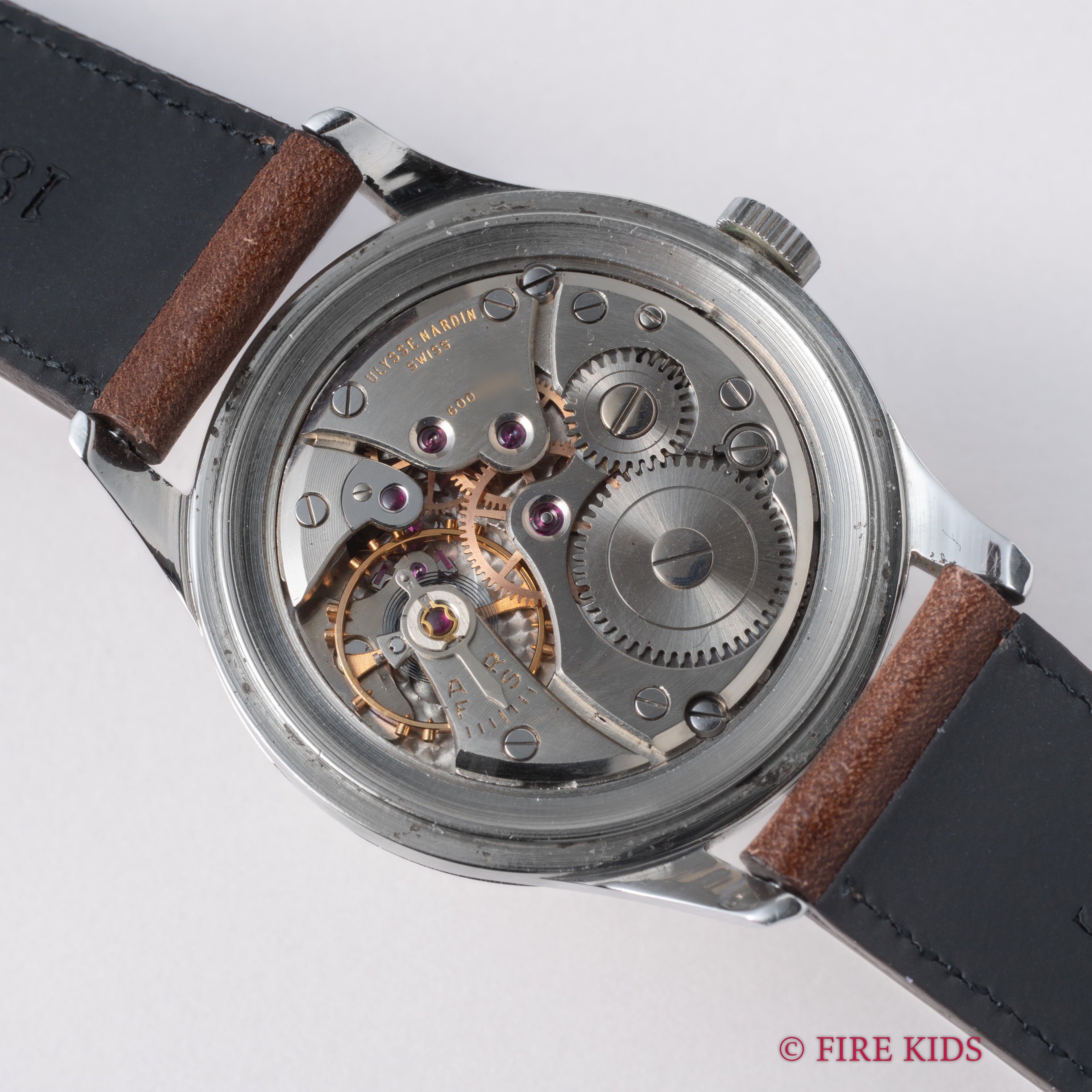 ユリスナルダン 1950年代製 飛びアラビアダイヤル スモールセコンド手巻き 販売店保証書 箱付