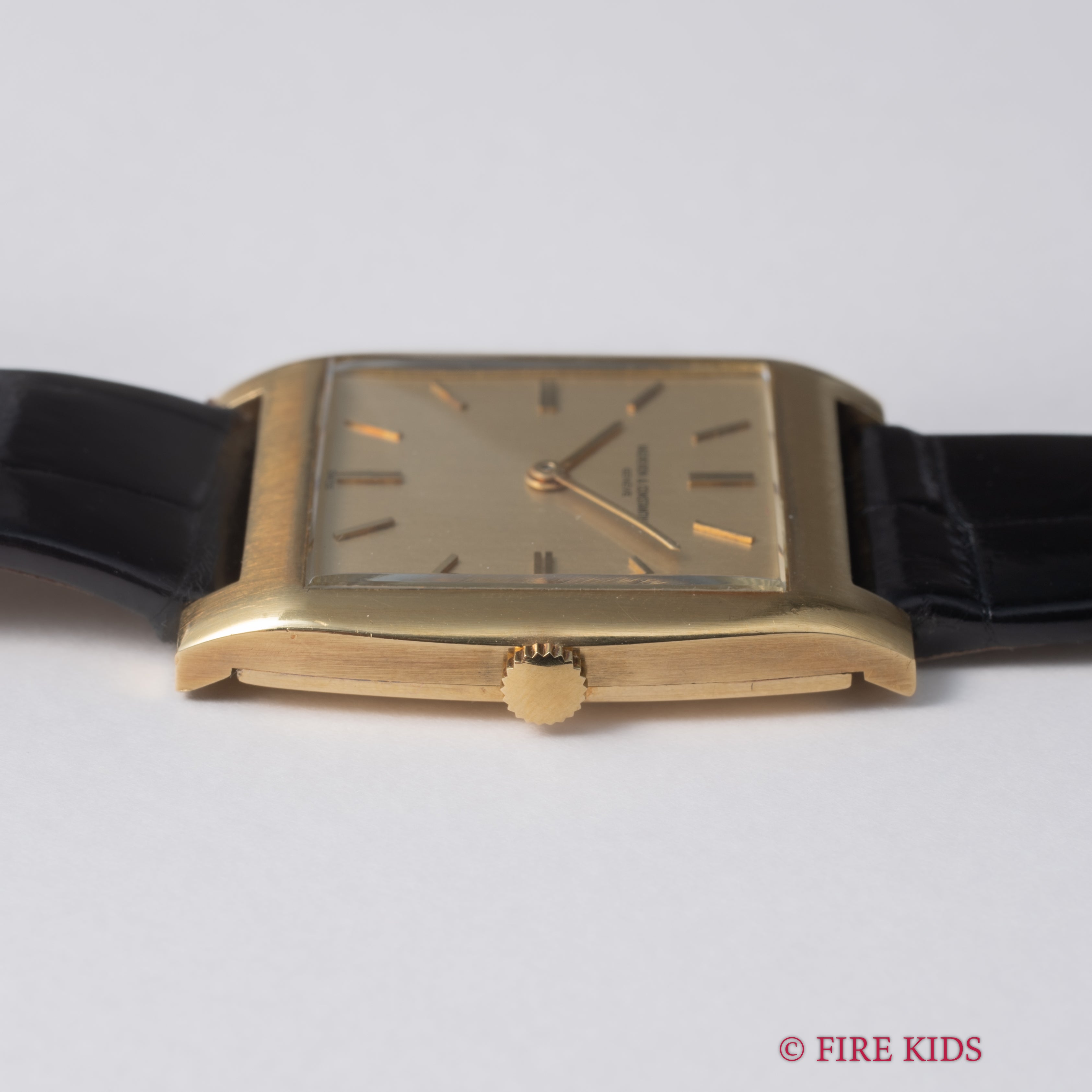 ヴァシュロン・コンスタンタン 18金無垢スクエアケース エクストラフラット 1970年代前半製 手巻 Cal.K1001/2 純正金無垢尾錠