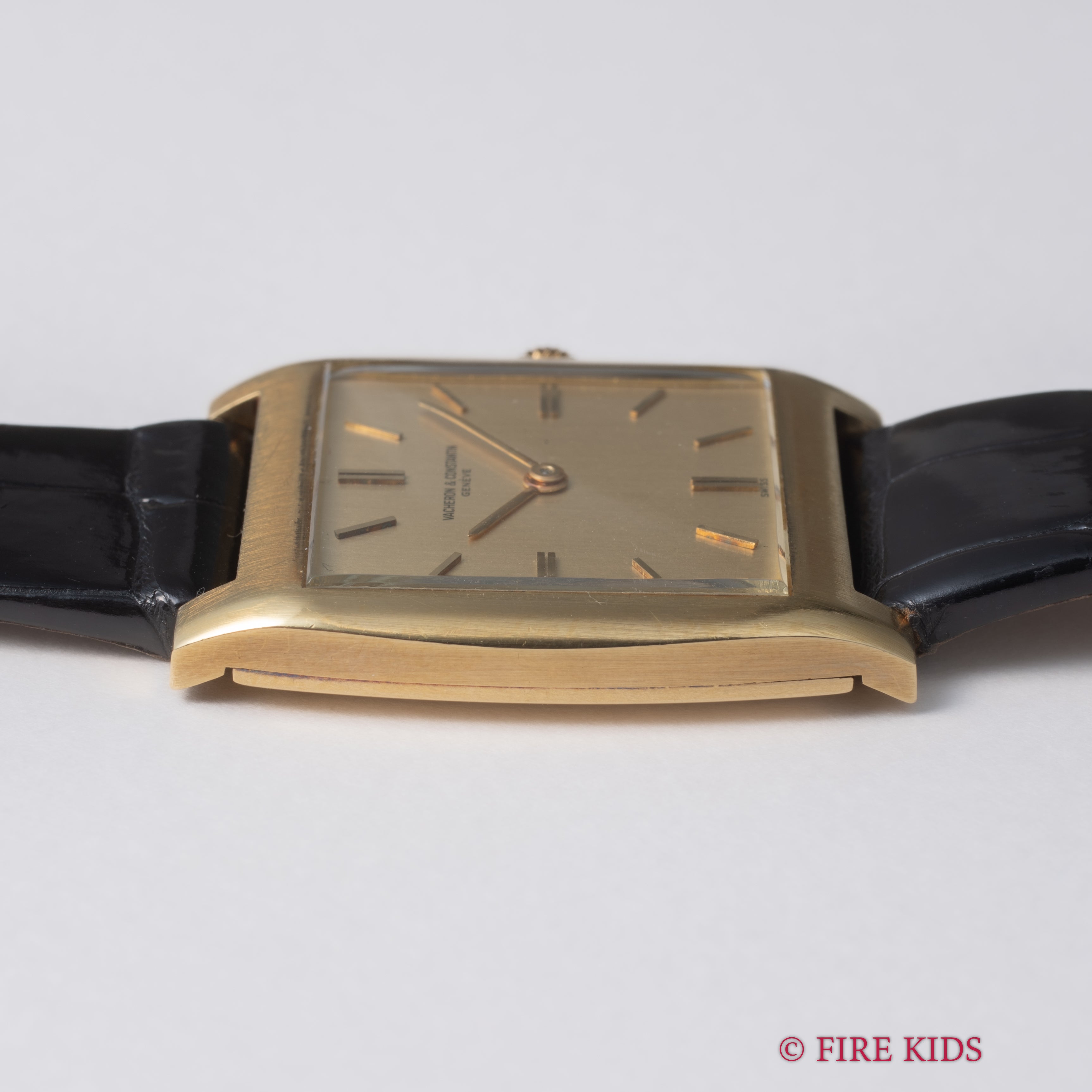 ヴァシュロン・コンスタンタン 18金無垢スクエアケース エクストラフラット 1970年代前半製 手巻 Cal.K1001/2 純正金無垢尾錠