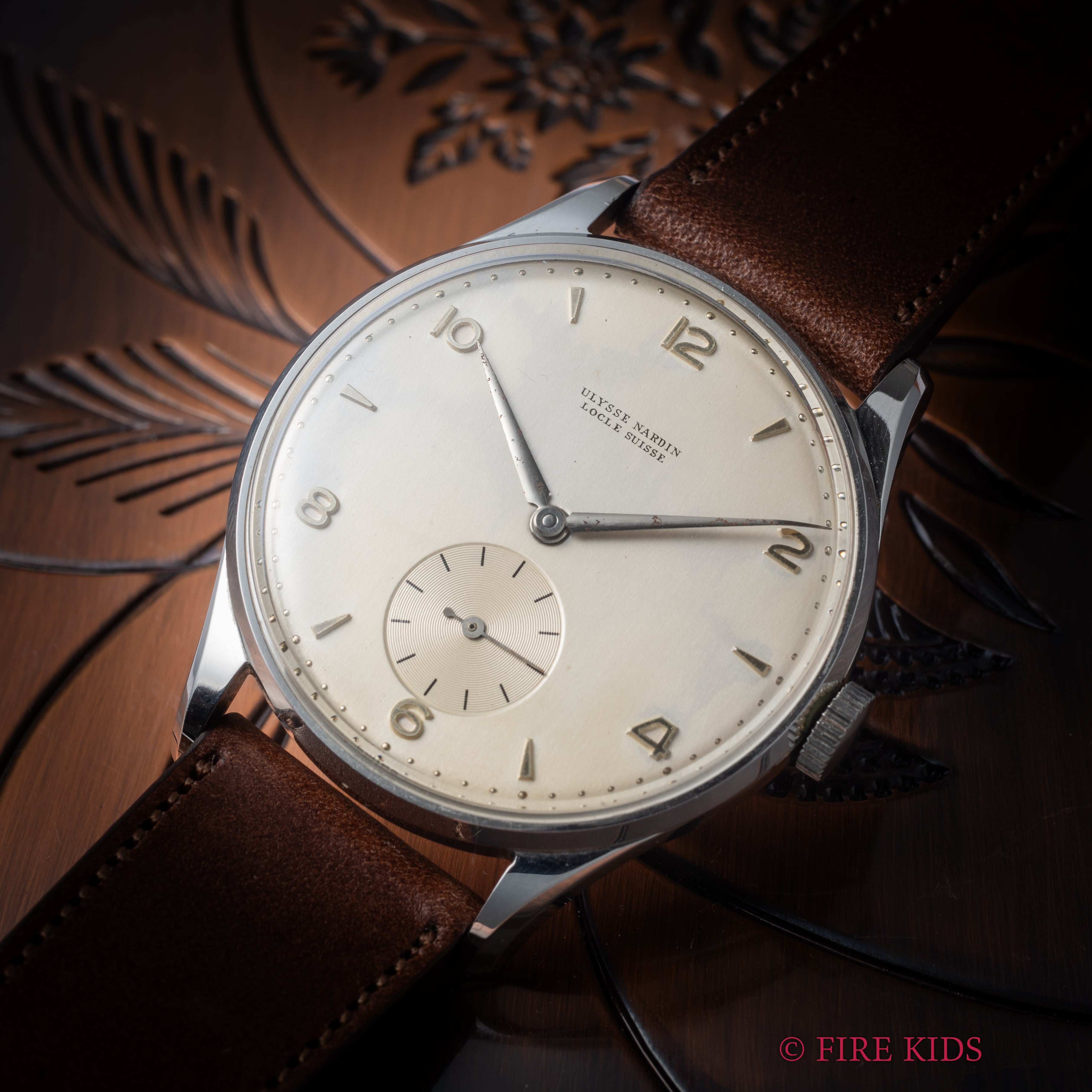 ユリスナルダン 1950年代製 飛びアラビアダイヤル スモールセコンド手巻き 販売店保証書 箱付