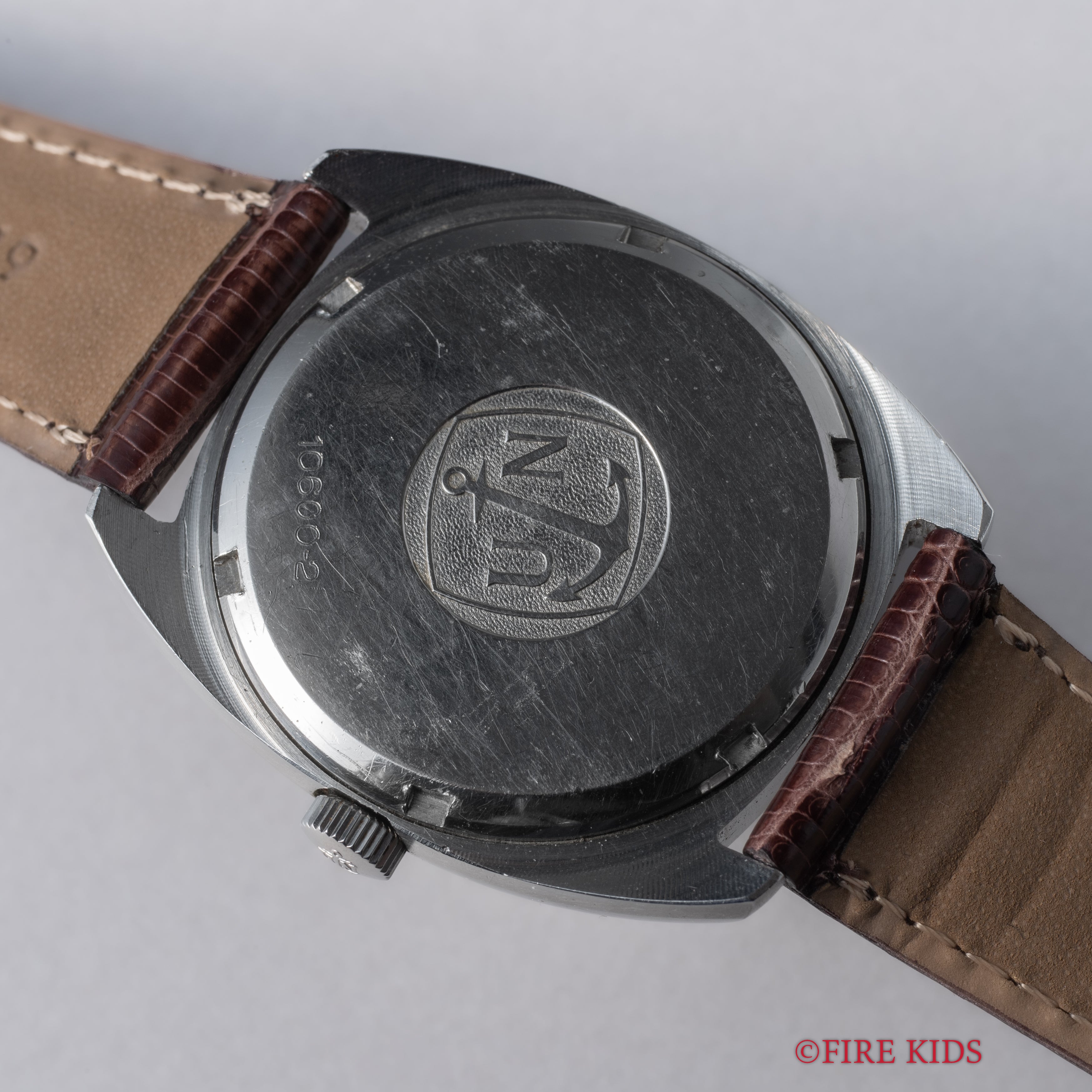 ユリスナルダン 1970年代製 自動巻き デイデイト トノーケース Cal.N11JB