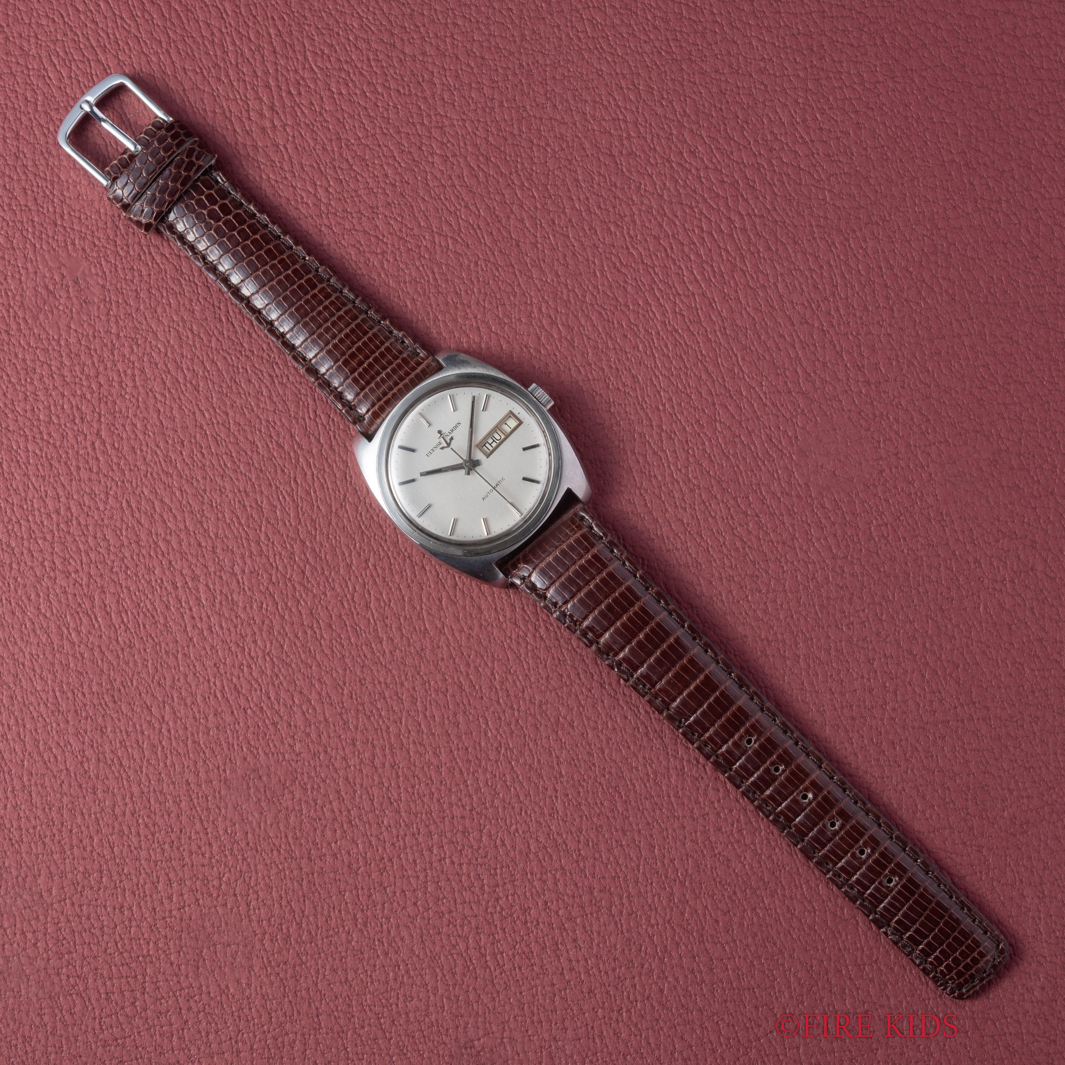 ユリスナルダン 1970年代製 自動巻き デイデイト トノーケース Cal.N11JB