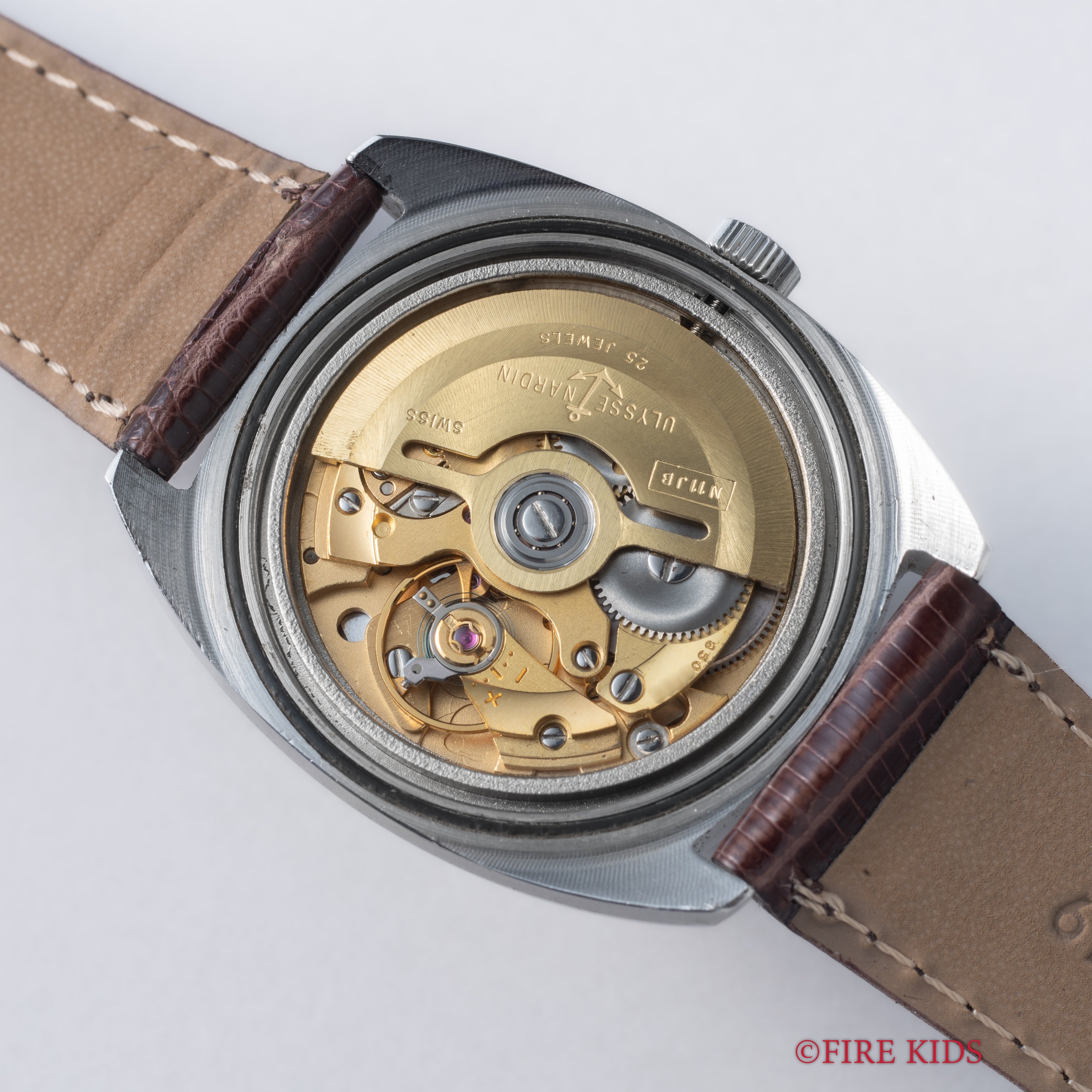 ユリスナルダン 1970年代製 自動巻き デイデイト トノーケース Cal.N11JB