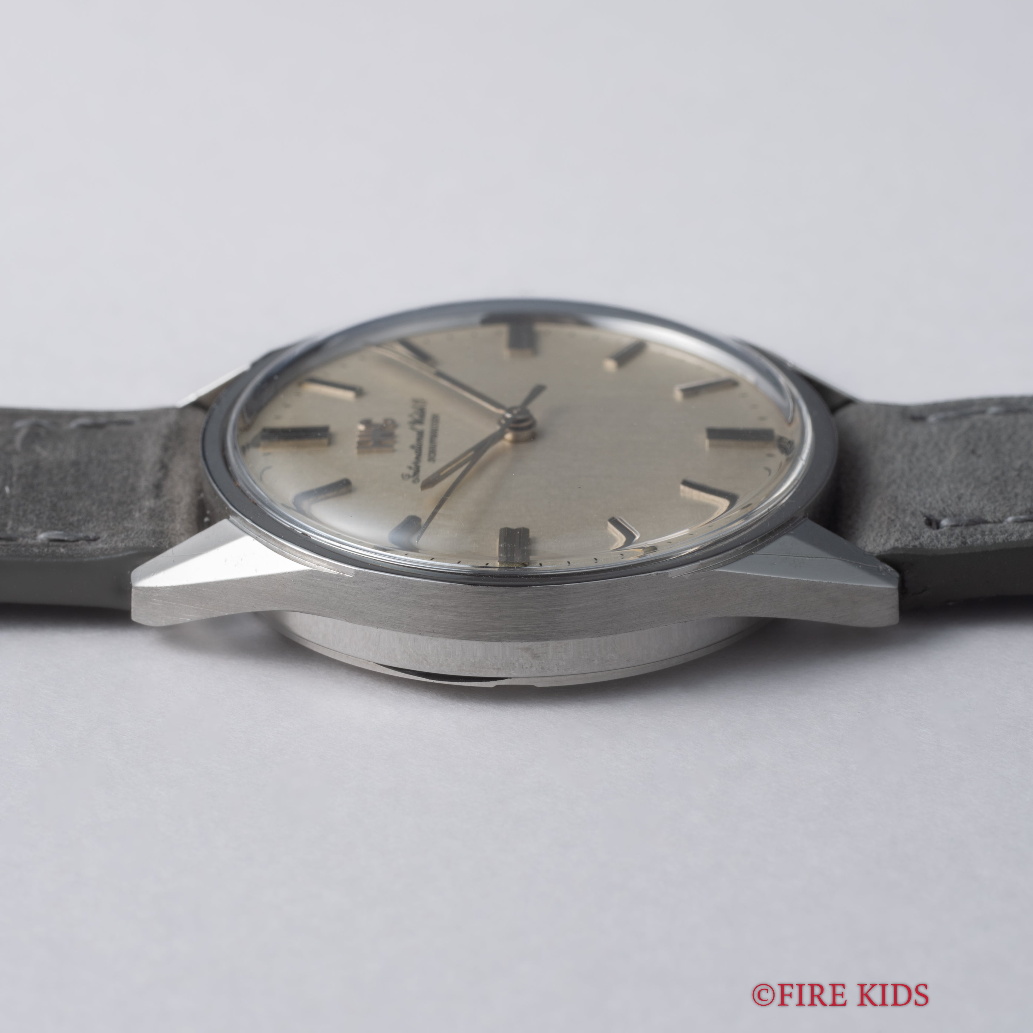 IWC ラウンドケース 1970年製(昭和45年製) Cal.89 手巻 オールドインター R810 お魚リューズ