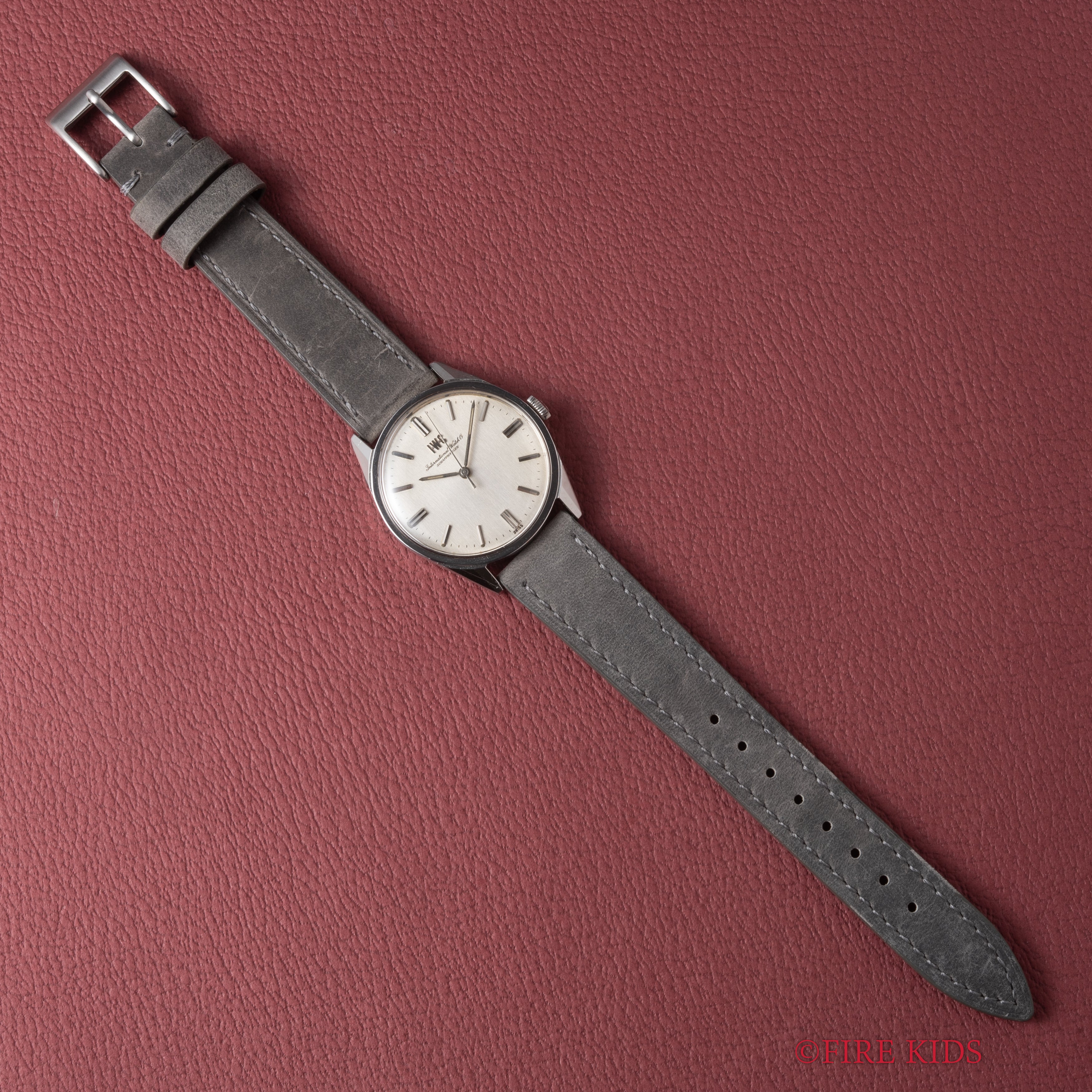 IWC ラウンドケース 1970年製(昭和45年製) Cal.89 手巻 オールドインター R810 お魚リューズ