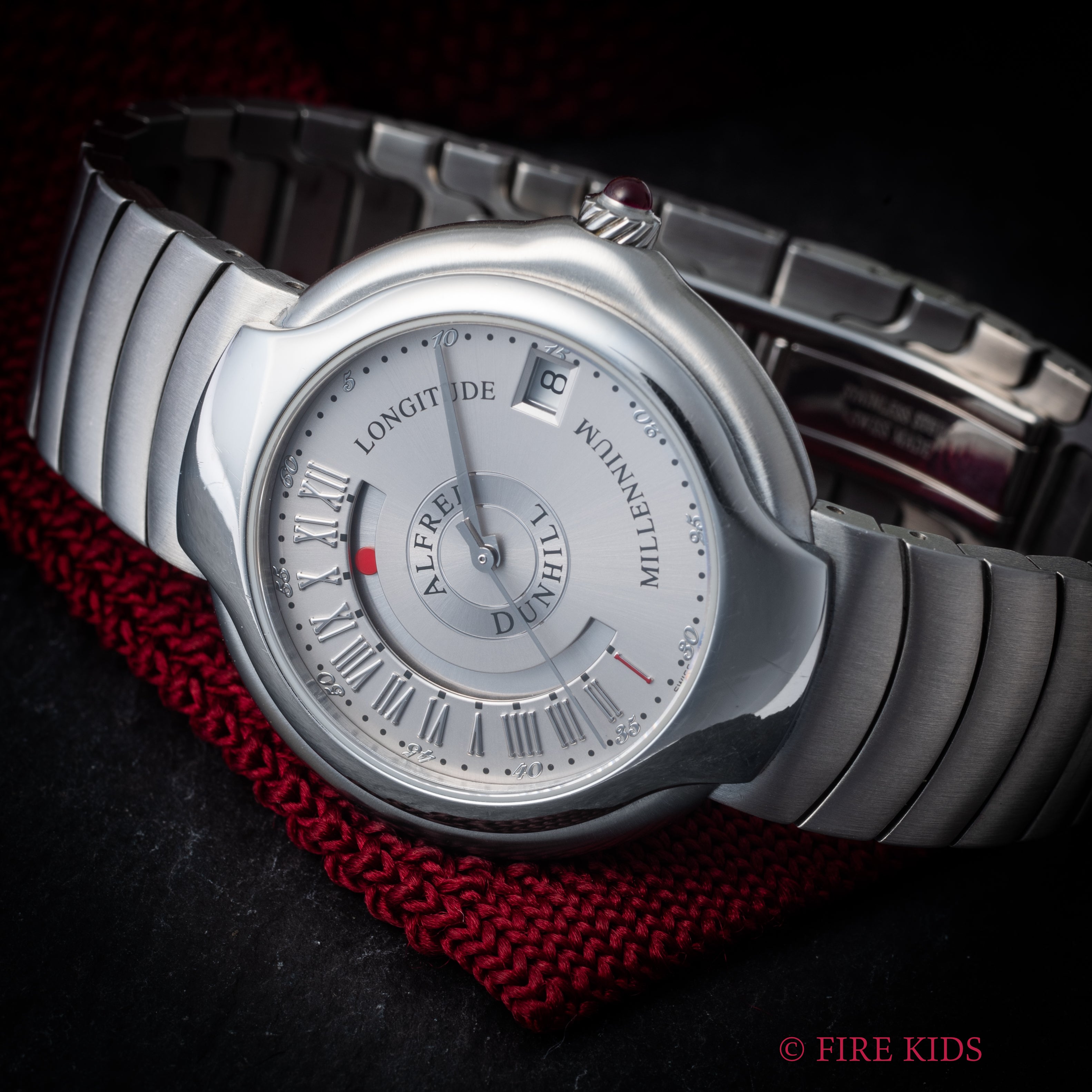 dunhillミレニアムシルバー 　時計 ローマ数字 日付表示 dunhillミレニアムシルバー 時計 ローマ数字 日付表示