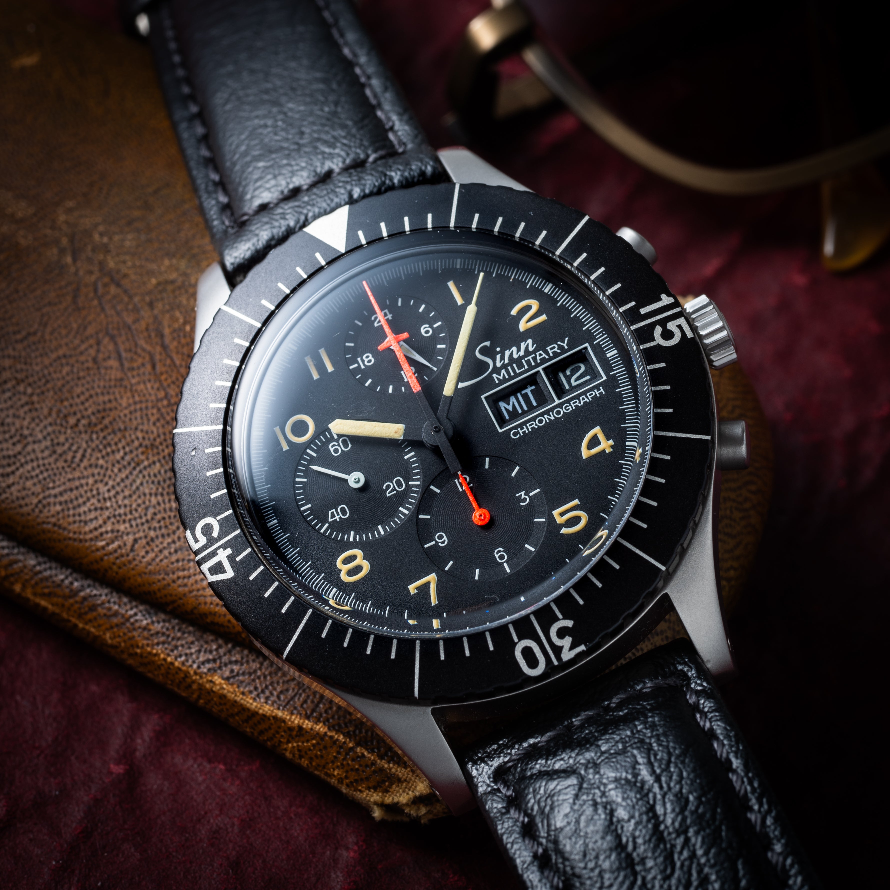 ジン ミリタリークロノグラフ 1990年代製 レマニアCal.5100搭載自動巻き 純正尾錠付き