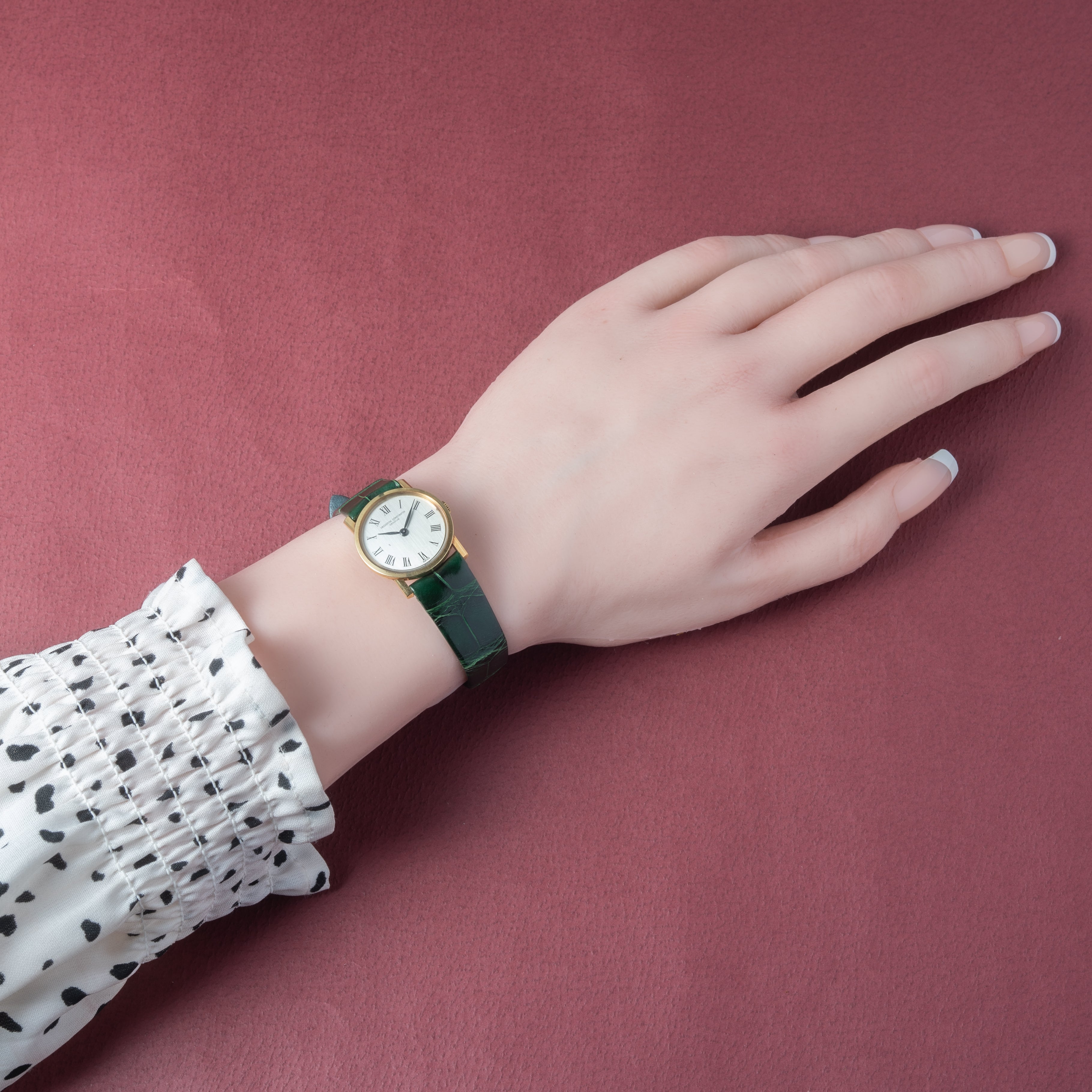 ヴァシュロン・コンスタンタン レディース 1970年代製 Ref.15021 18金イエローゴールド 手巻き シルバーローマンダイヤル