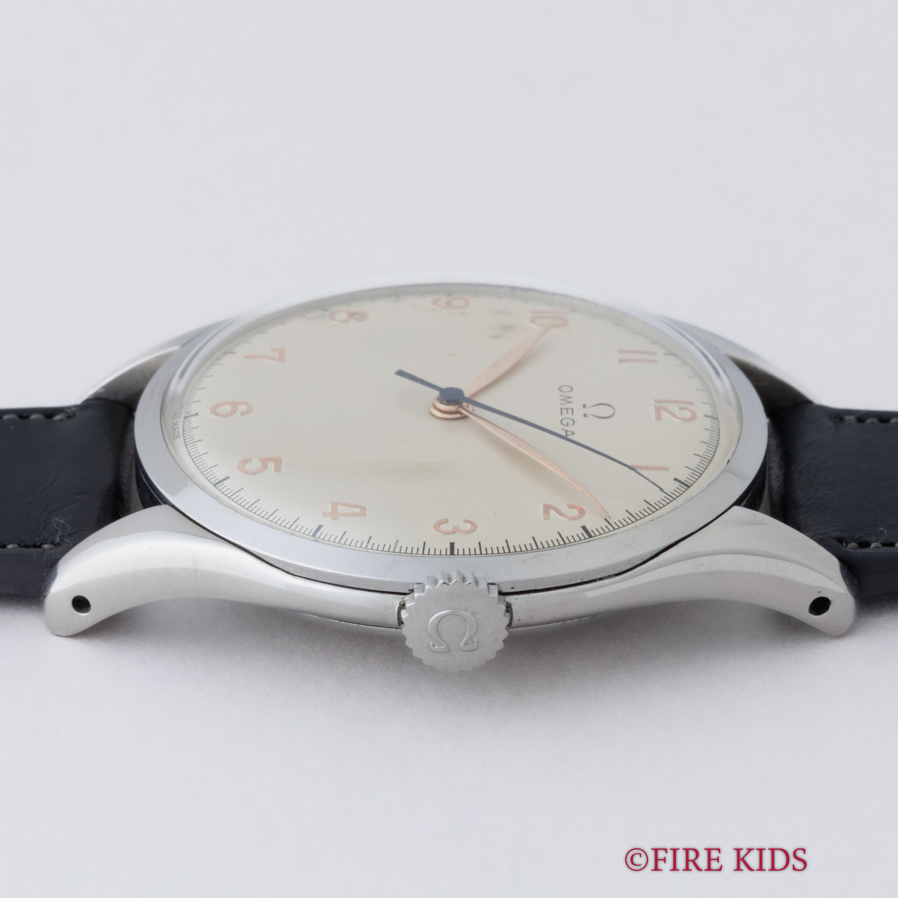 オメガ 30mmキャリバー 37㎜ビックケース 1947年製 手巻 Cal.30T2SC アラビアダイヤル