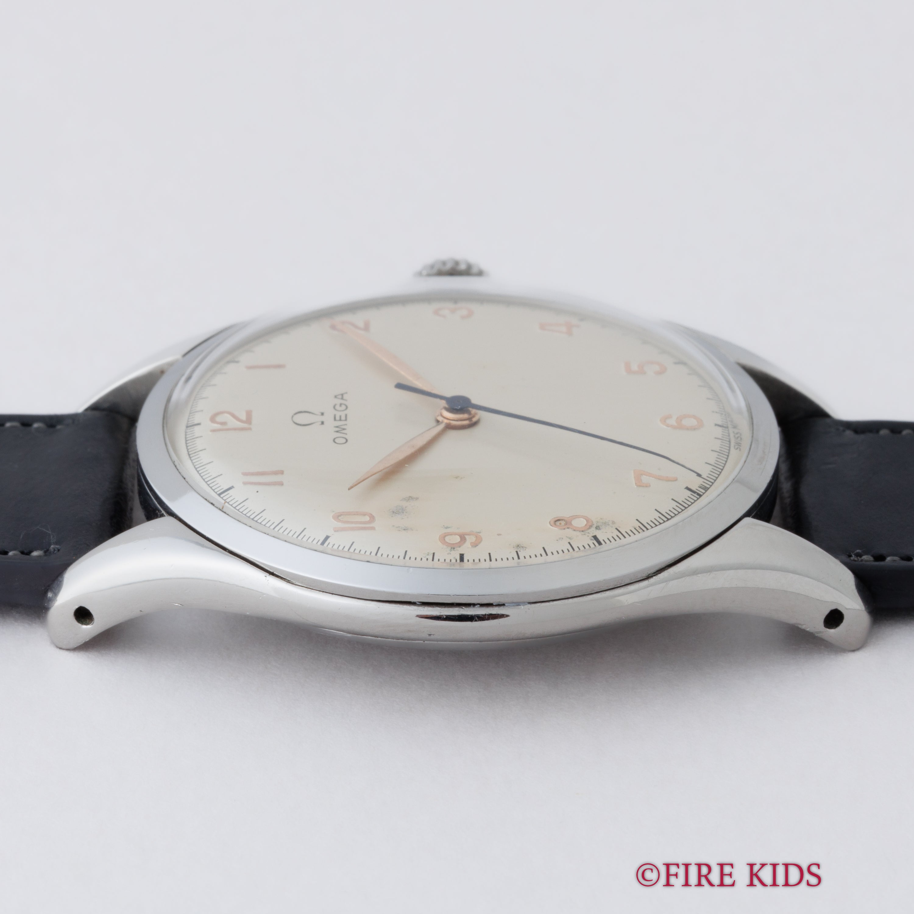 オメガ 30mmキャリバー 37㎜ビックケース 1947年製 手巻 Cal.30T2SC アラビアダイヤル