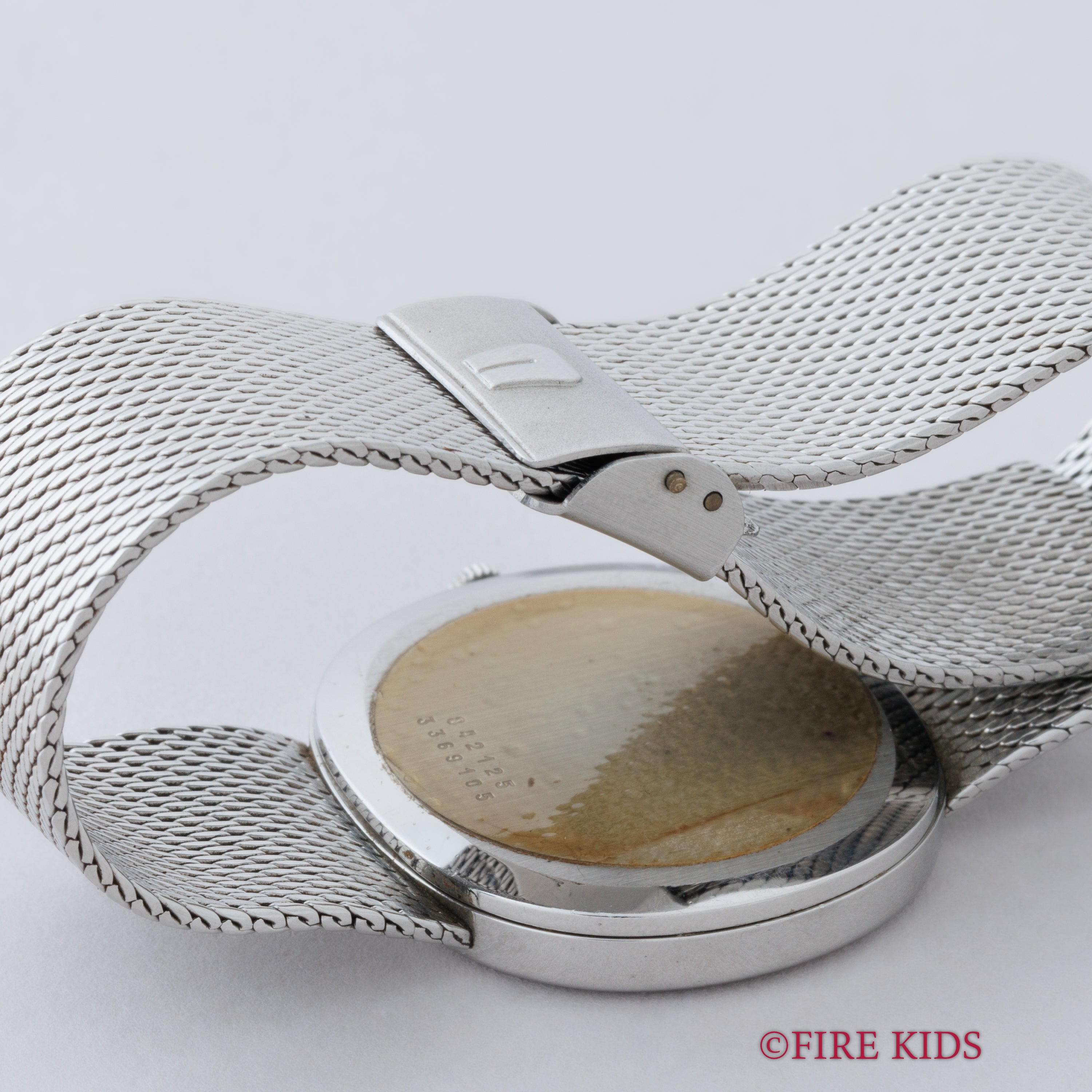 ユニバーサル ジュネーブ 1970年代製 ホワイトローマンダイヤル 一体型ブレス 手巻 Cal.1-42