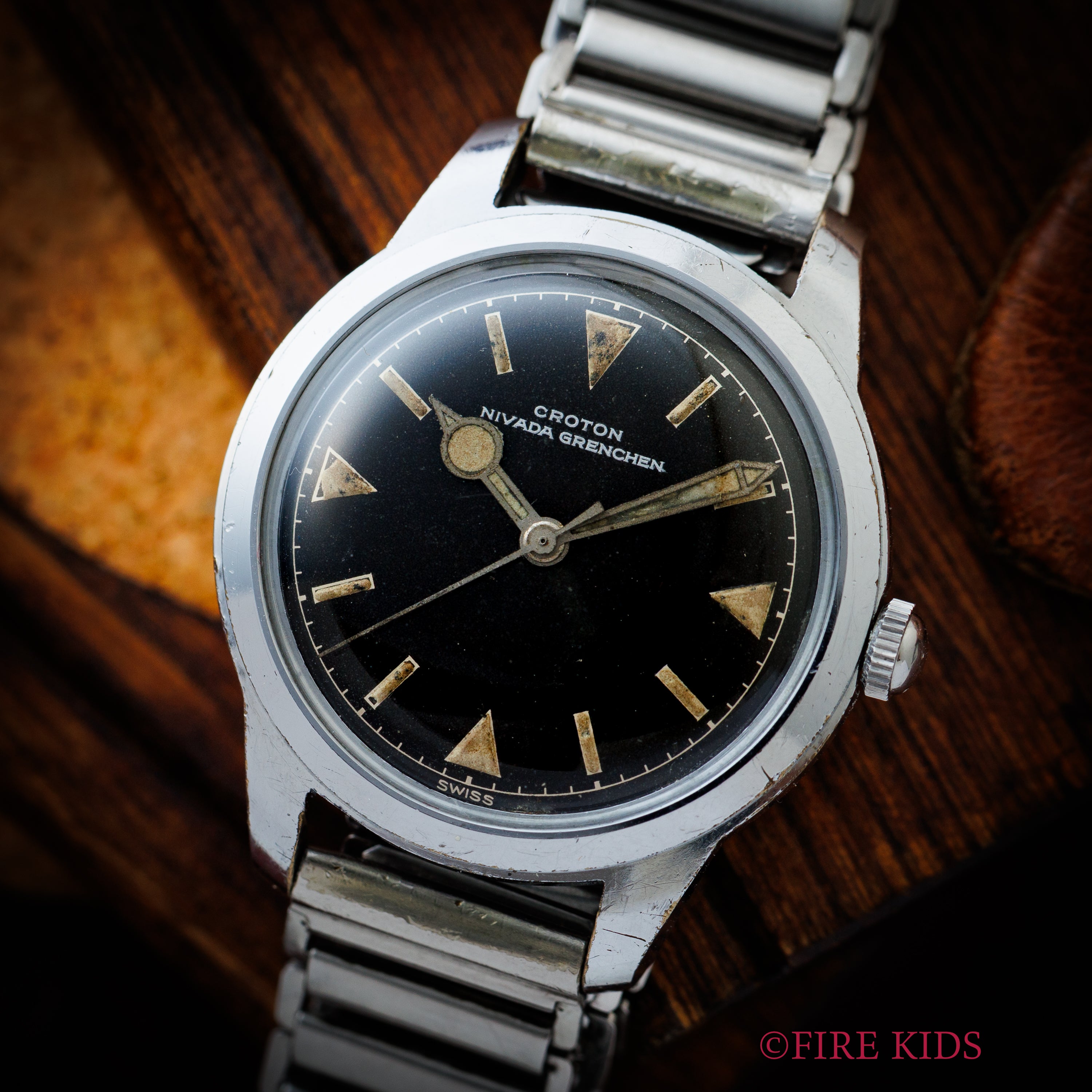 クロトン ニバダ 1960年代製 ラウンドケース 手巻き ブラックダイヤル