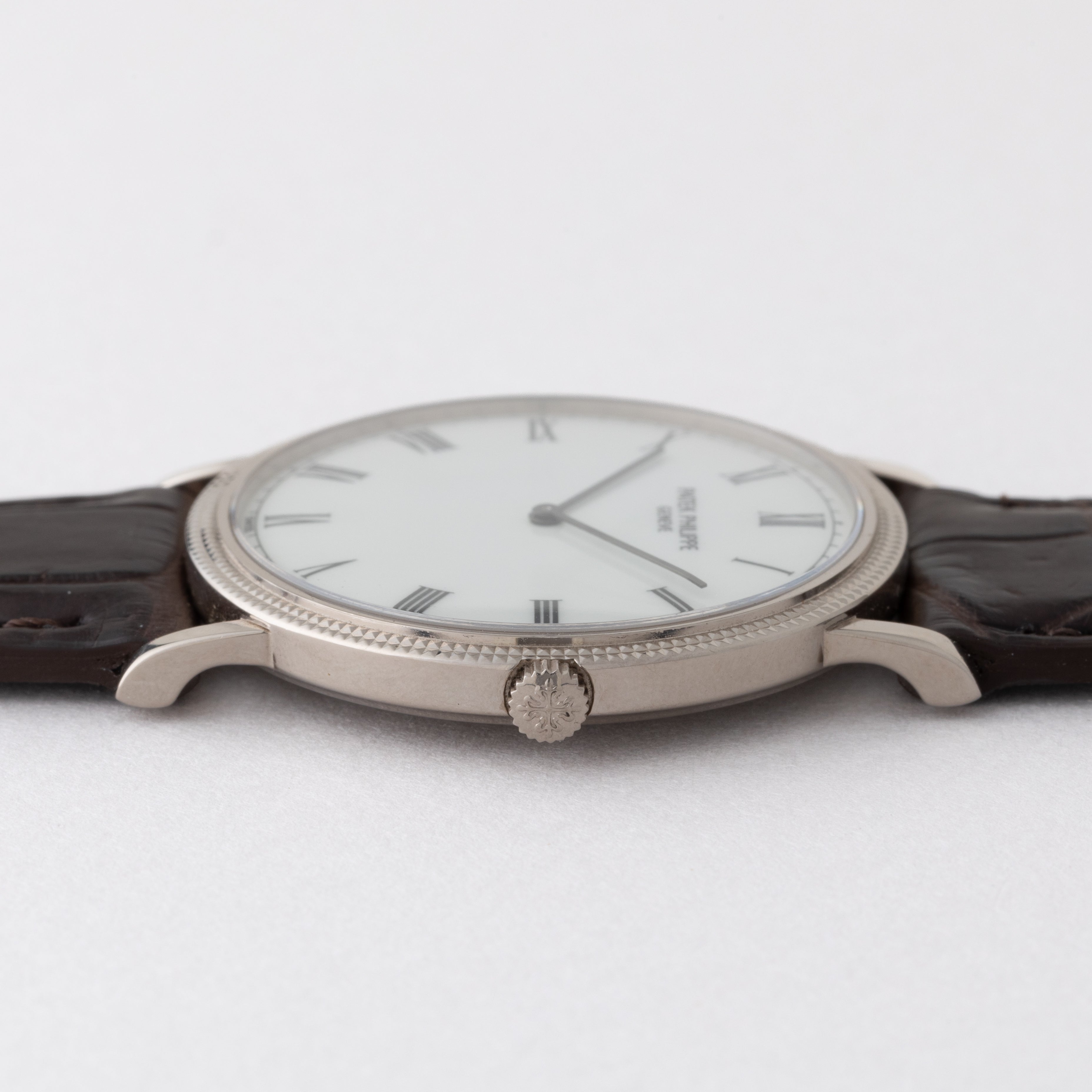 パテックフィリップ 1990年代製 18KWG ラウンドケース ホワイトローマンダイヤル 手巻き 純正中古革ベルト付き