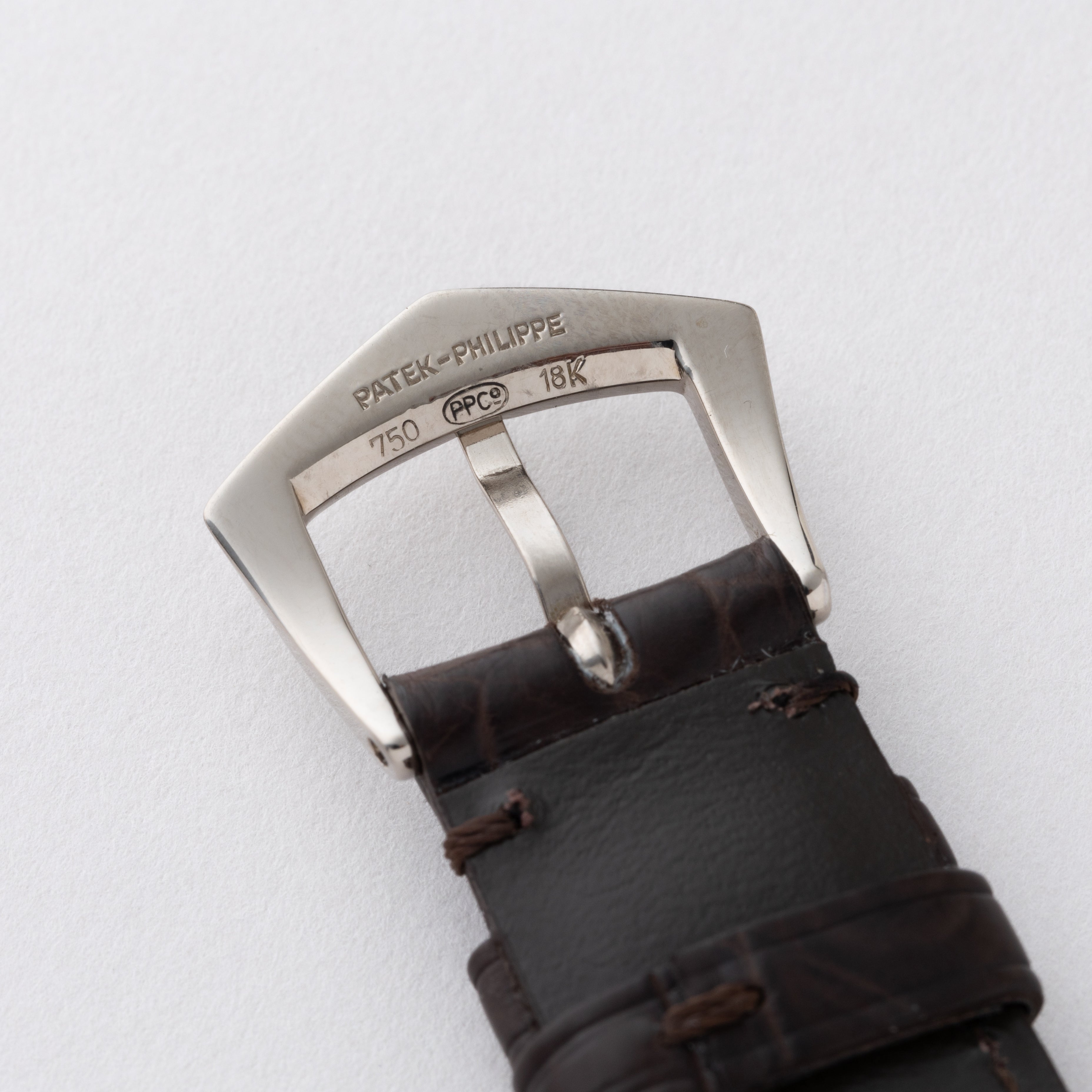 パテックフィリップ 1990年代製 18KWG ラウンドケース ホワイトローマンダイヤル 手巻き 純正中古革ベルト付き