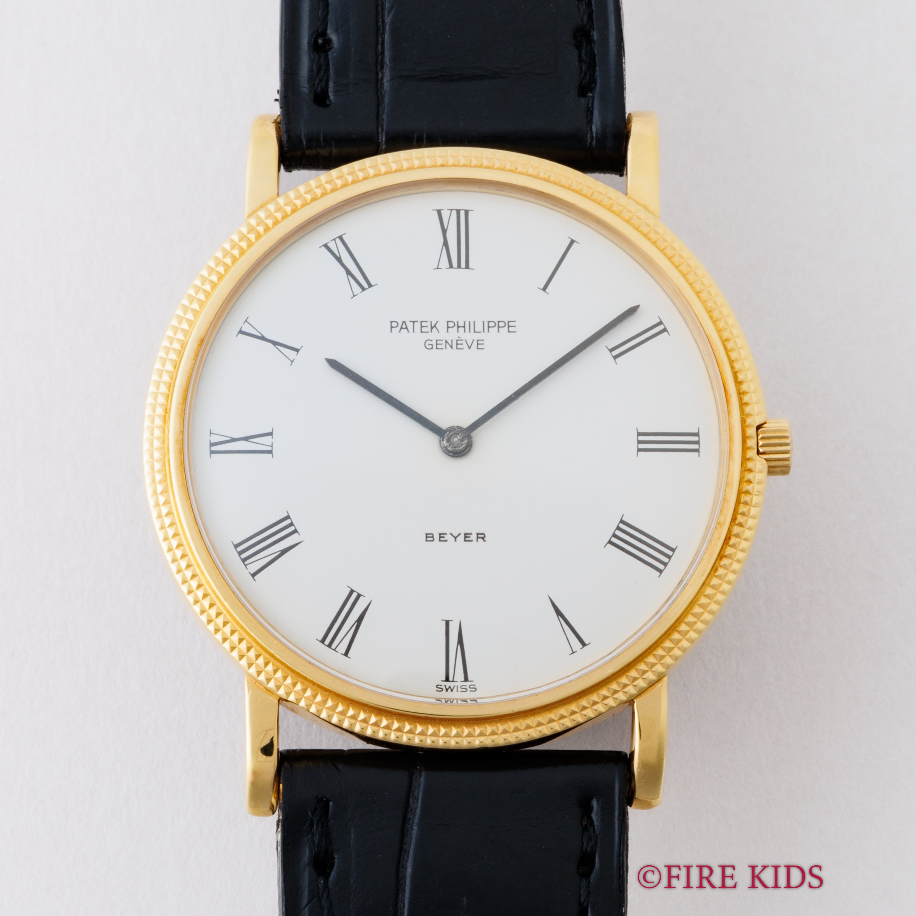 パテックフィリップ 1990年代製 18金無垢イエローゴールド Ref.3520/D ラウンドケース ホワイトローマンダイヤル ベイヤーWネーム 手巻き 純正革ベルト、尾錠付き