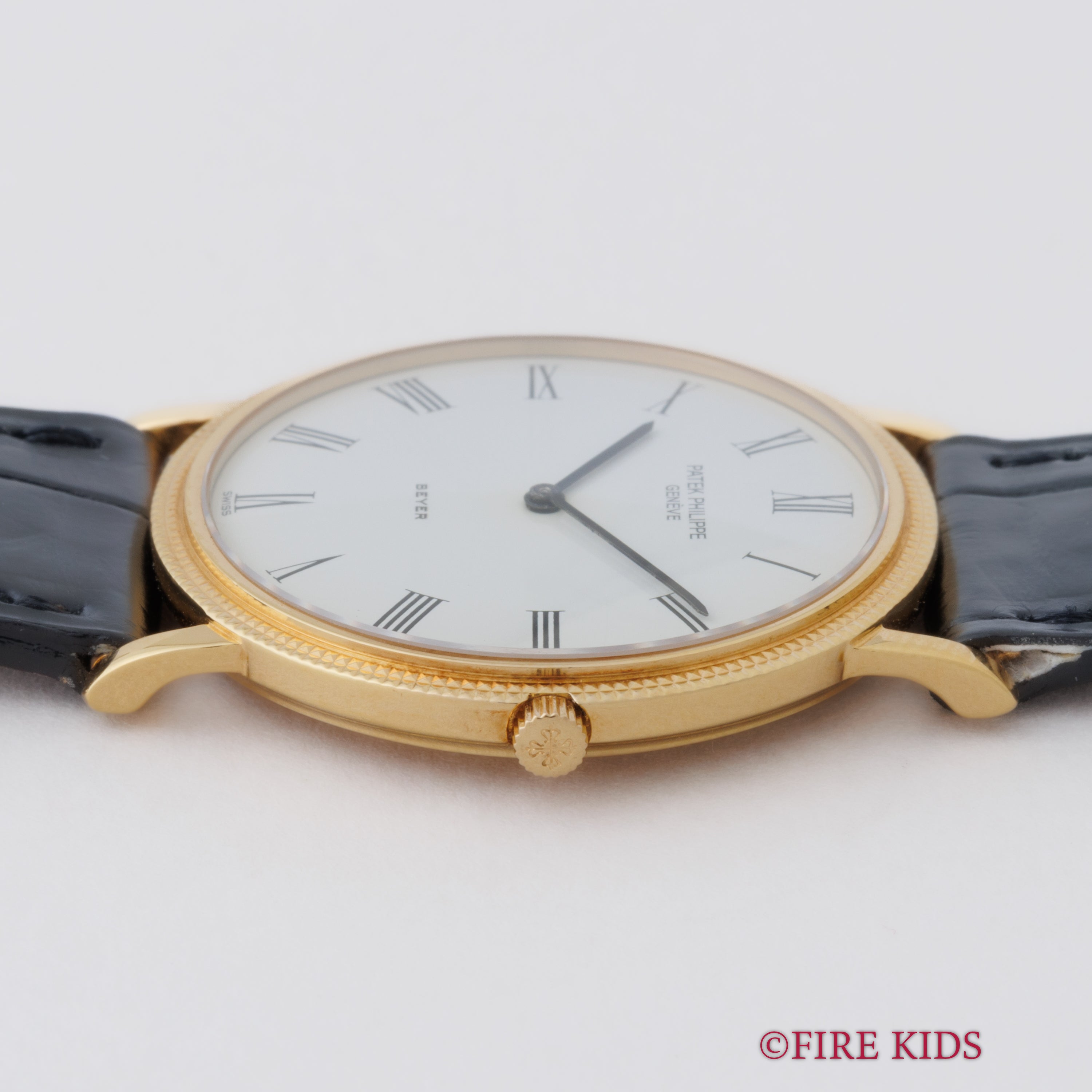 パテックフィリップ 1990年代製 18金無垢イエローゴールド Ref.3520/D ラウンドケース ホワイトローマンダイヤル ベイヤーWネーム 手巻き 純正革ベルト、尾錠付き
