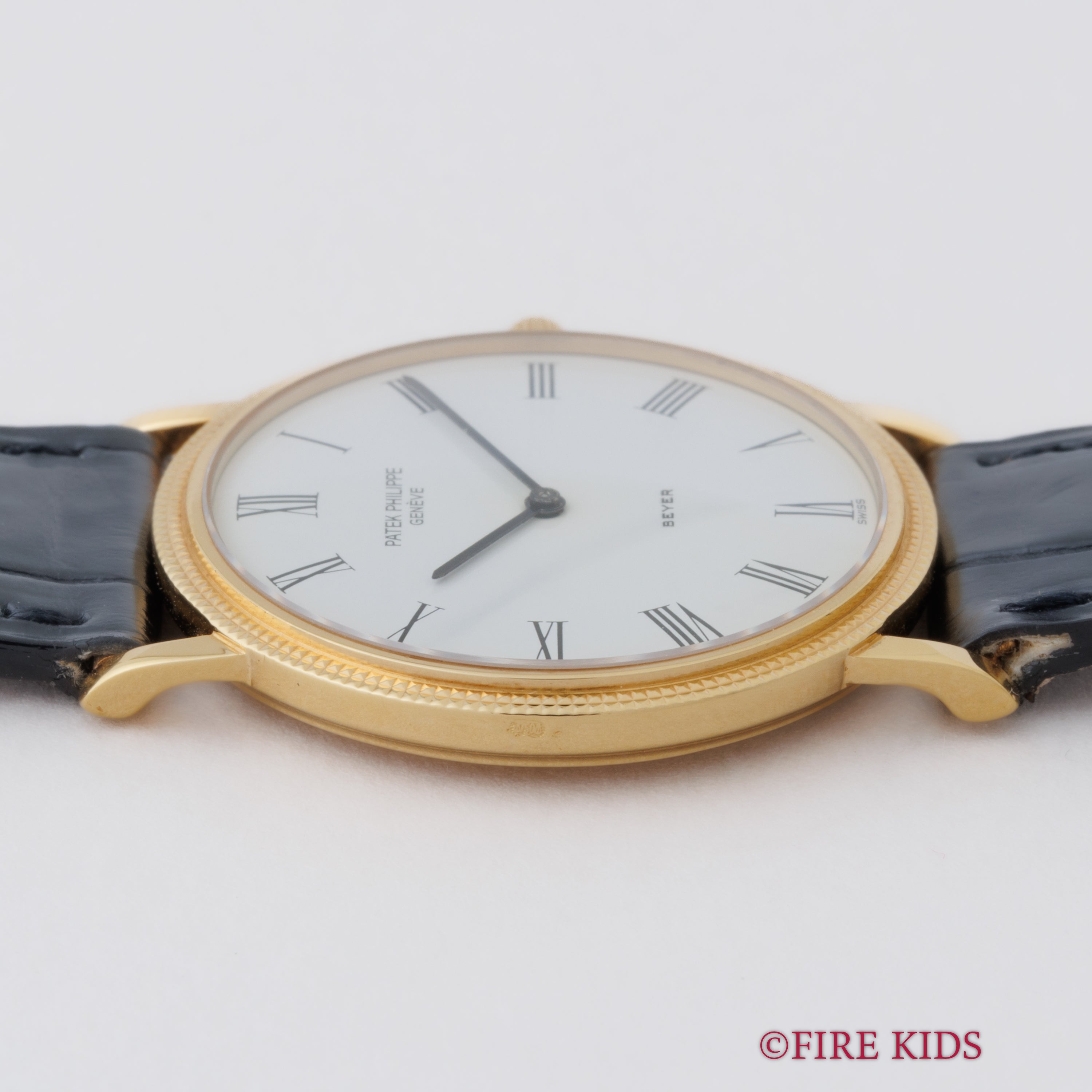 パテックフィリップ 1990年代製 18金無垢イエローゴールド Ref.3520/D ラウンドケース ホワイトローマンダイヤル ベイヤーWネーム 手巻き 純正革ベルト、尾錠付き