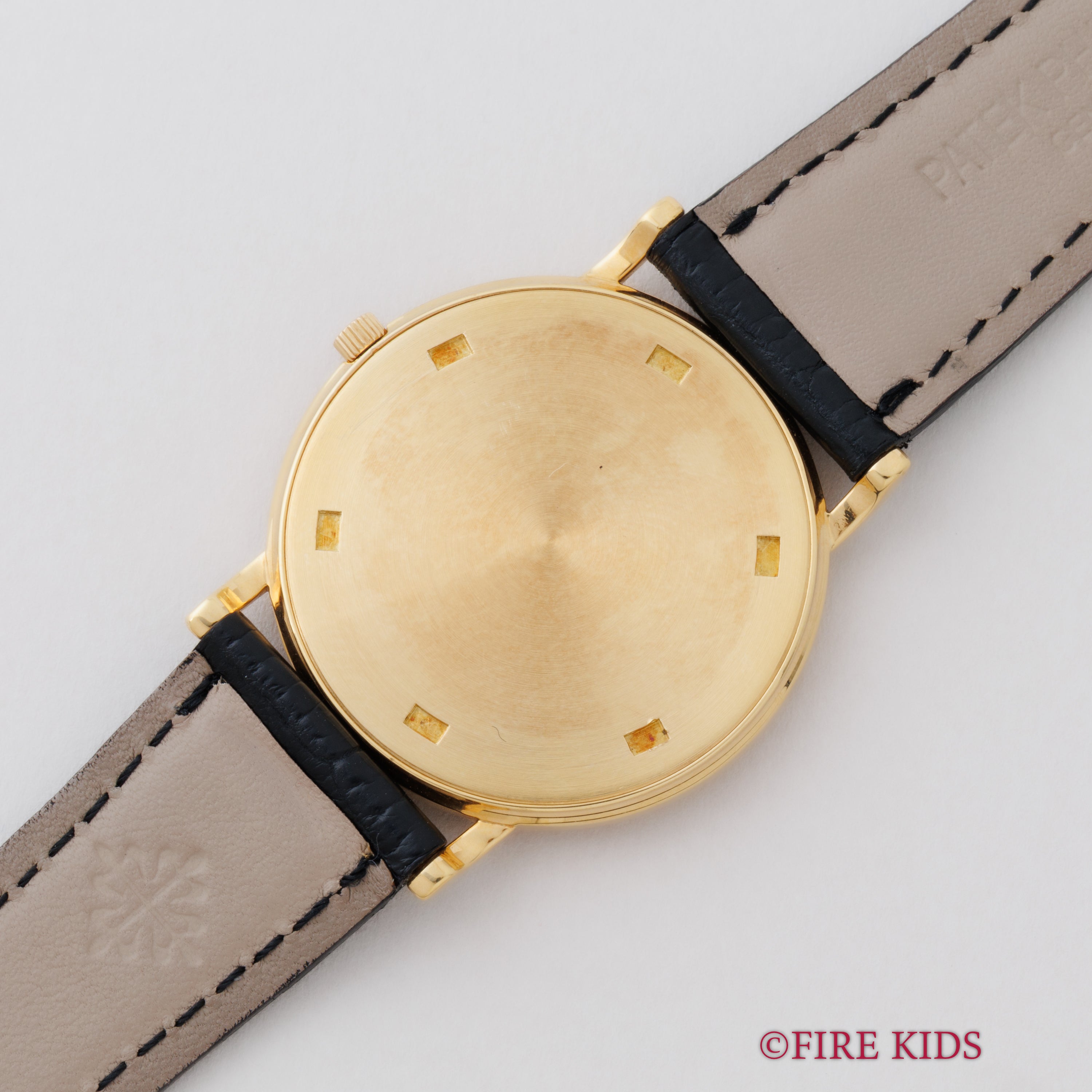 パテックフィリップ 1990年代製 18金無垢イエローゴールド Ref.3520/D ラウンドケース ホワイトローマンダイヤル ベイヤーWネーム 手巻き 純正革ベルト、尾錠付き