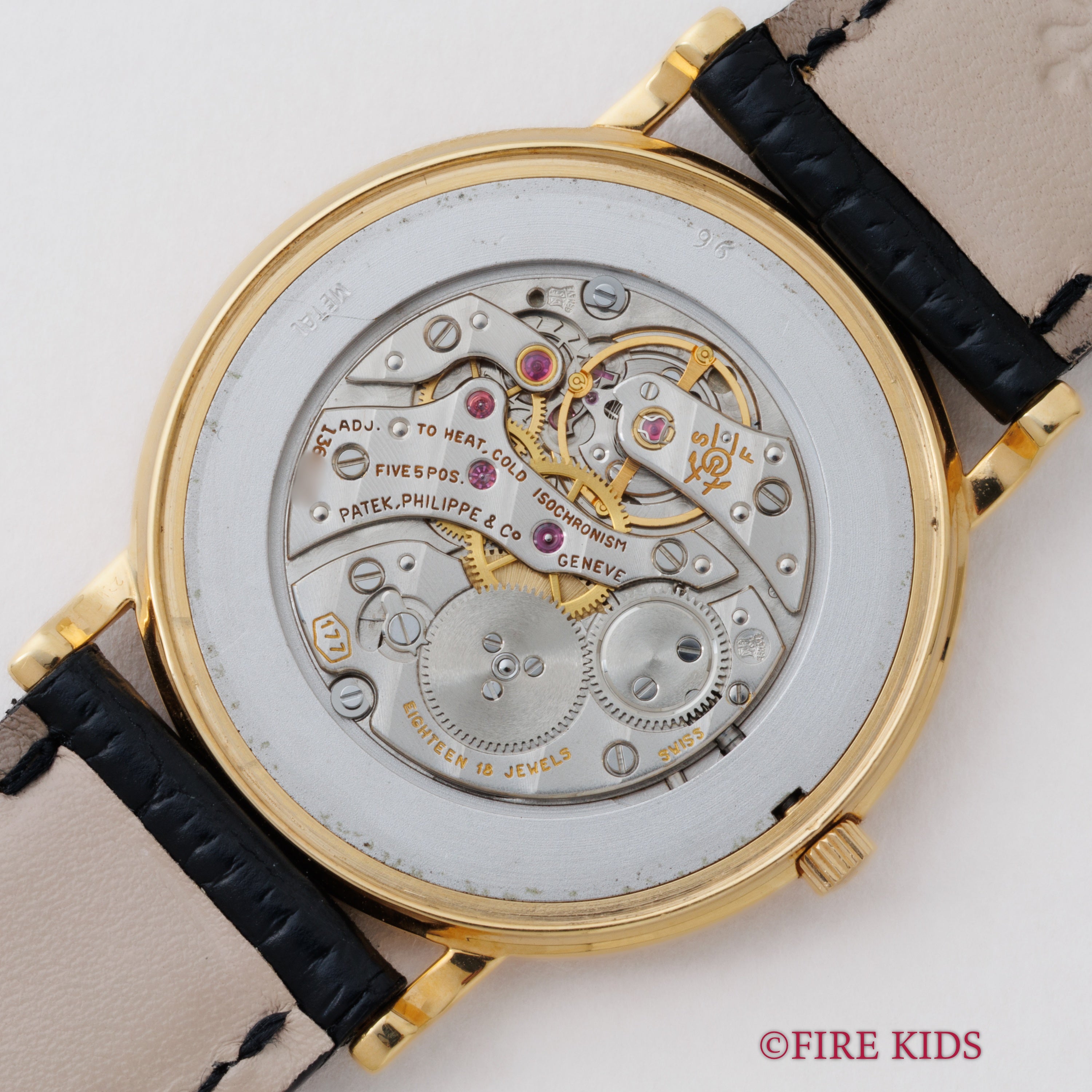パテックフィリップ 1990年代製 18金無垢イエローゴールド Ref.3520/D ラウンドケース ホワイトローマンダイヤル ベイヤーWネーム 手巻き 純正革ベルト、尾錠付き