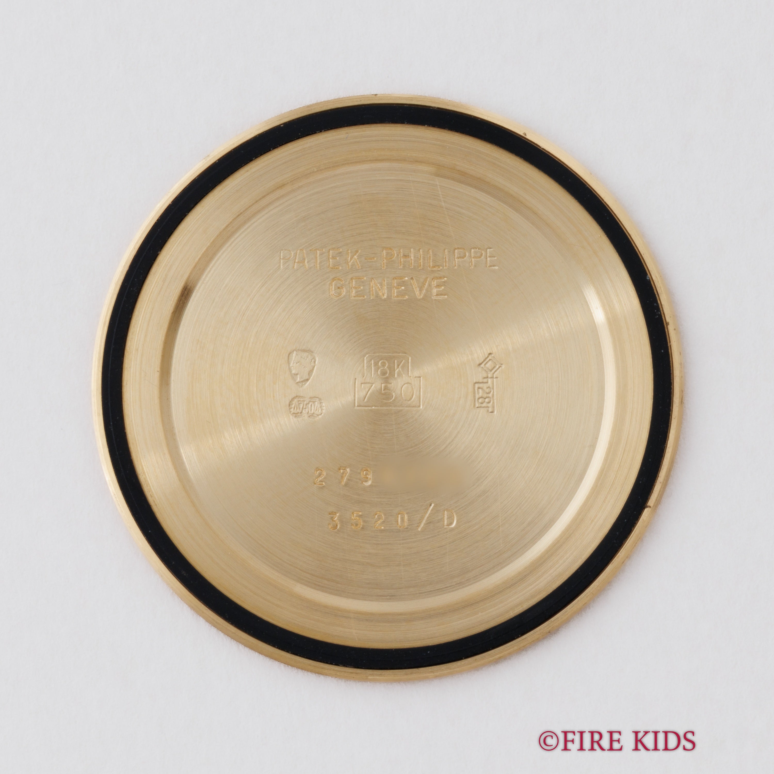 パテックフィリップ 1990年代製 18金無垢イエローゴールド Ref.3520/D ラウンドケース ホワイトローマンダイヤル ベイヤーWネーム 手巻き 純正革ベルト、尾錠付き