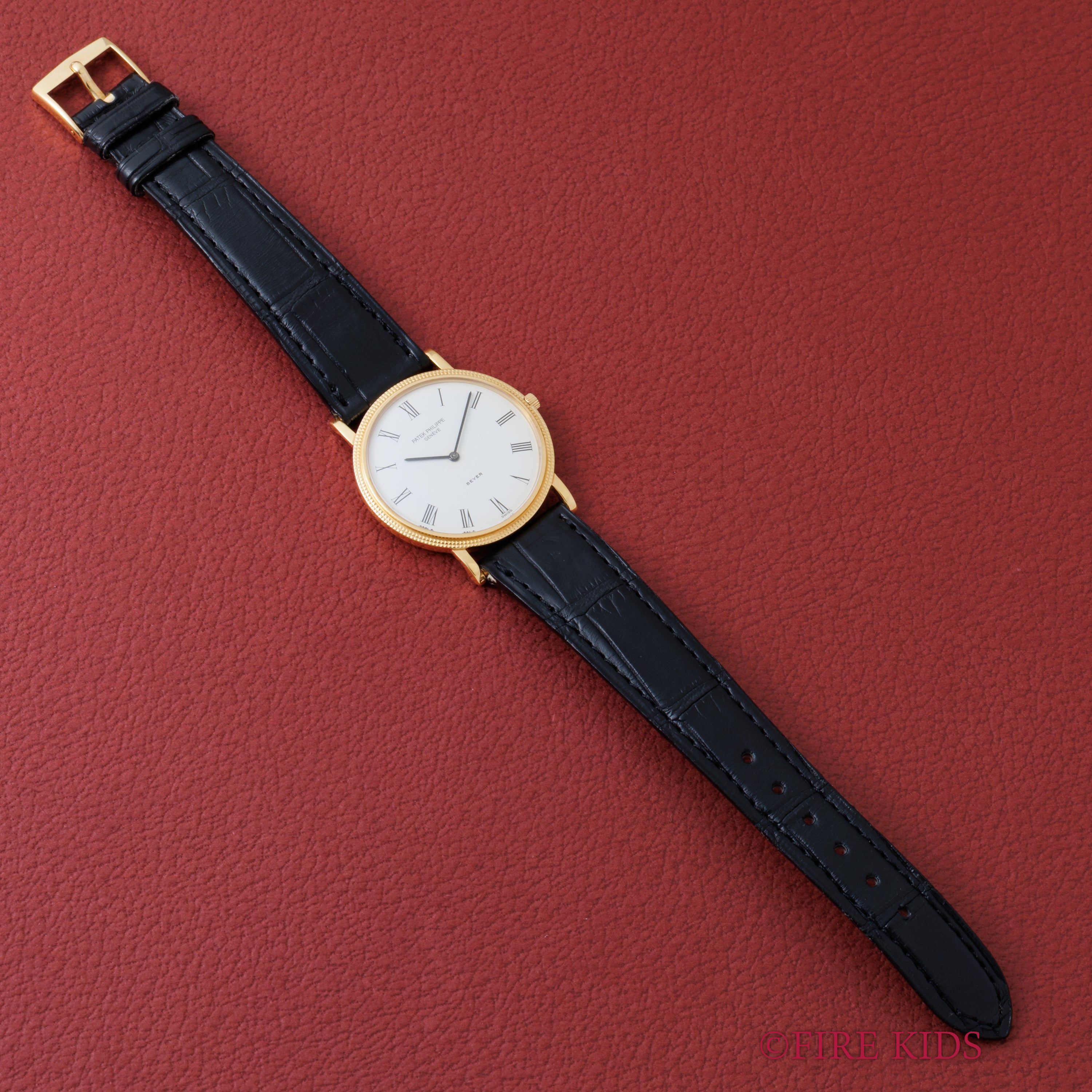 パテックフィリップ 1990年代製 18金無垢イエローゴールド Ref.3520/D ラウンドケース ホワイトローマンダイヤル ベイヤーWネーム 手巻き 純正革ベルト、尾錠付き