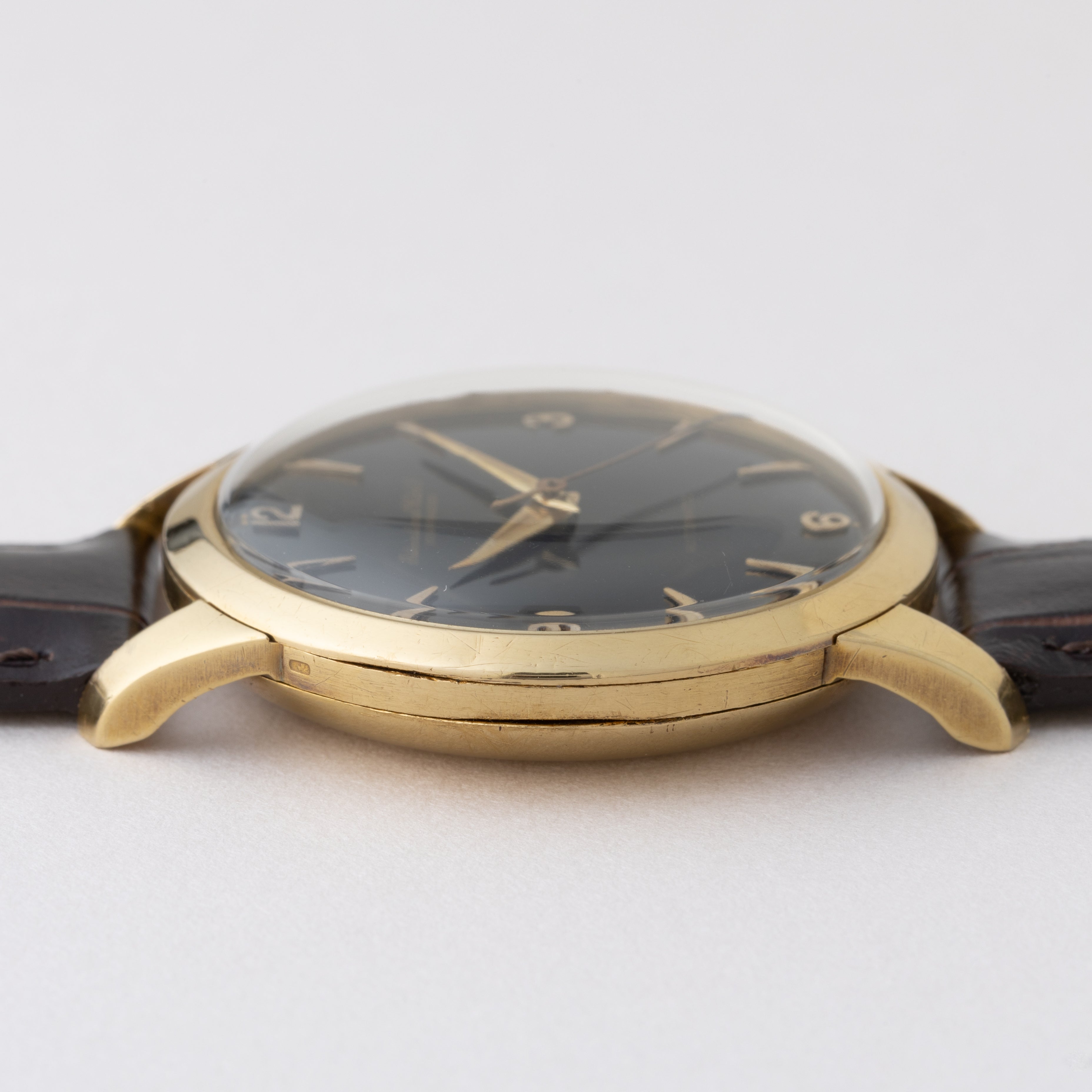 IWC ラウンドケース 18金無垢 1954年製 ブラックミラーダイヤル 箱付き