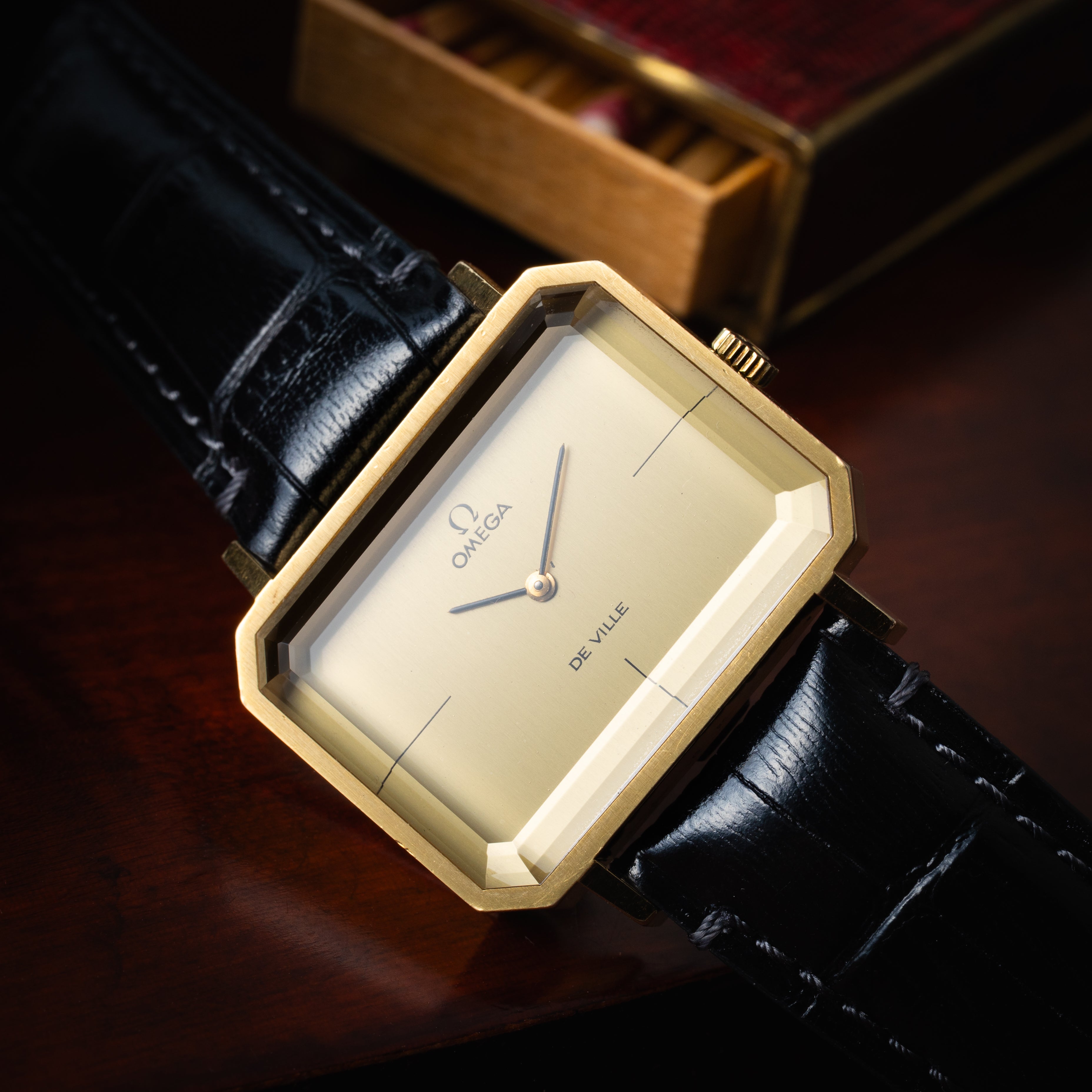 オメガ デ・ヴィル 角型 金張り 1973年製 手巻き Ref.5110379 カットガラス