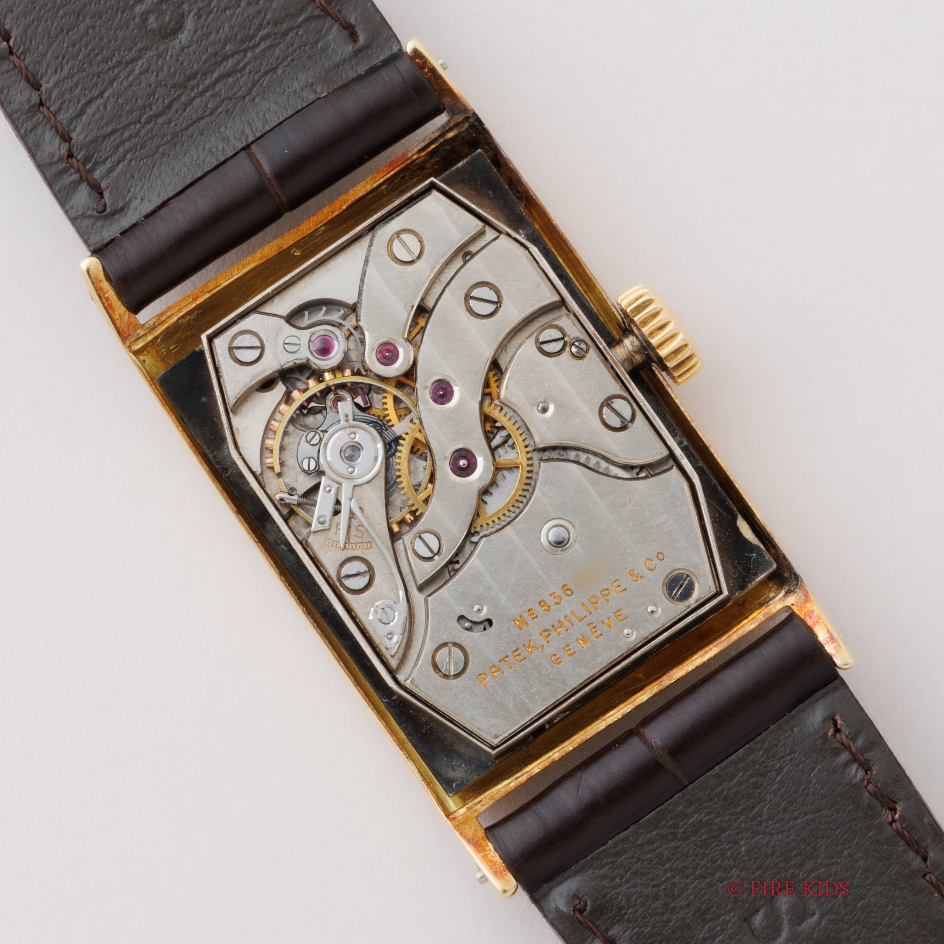 パテック・フィリップ レクタンギュラーケース 1944年製 Ref.1560 Cal.9‐90 手巻 18金無垢RG アーカイブ付き