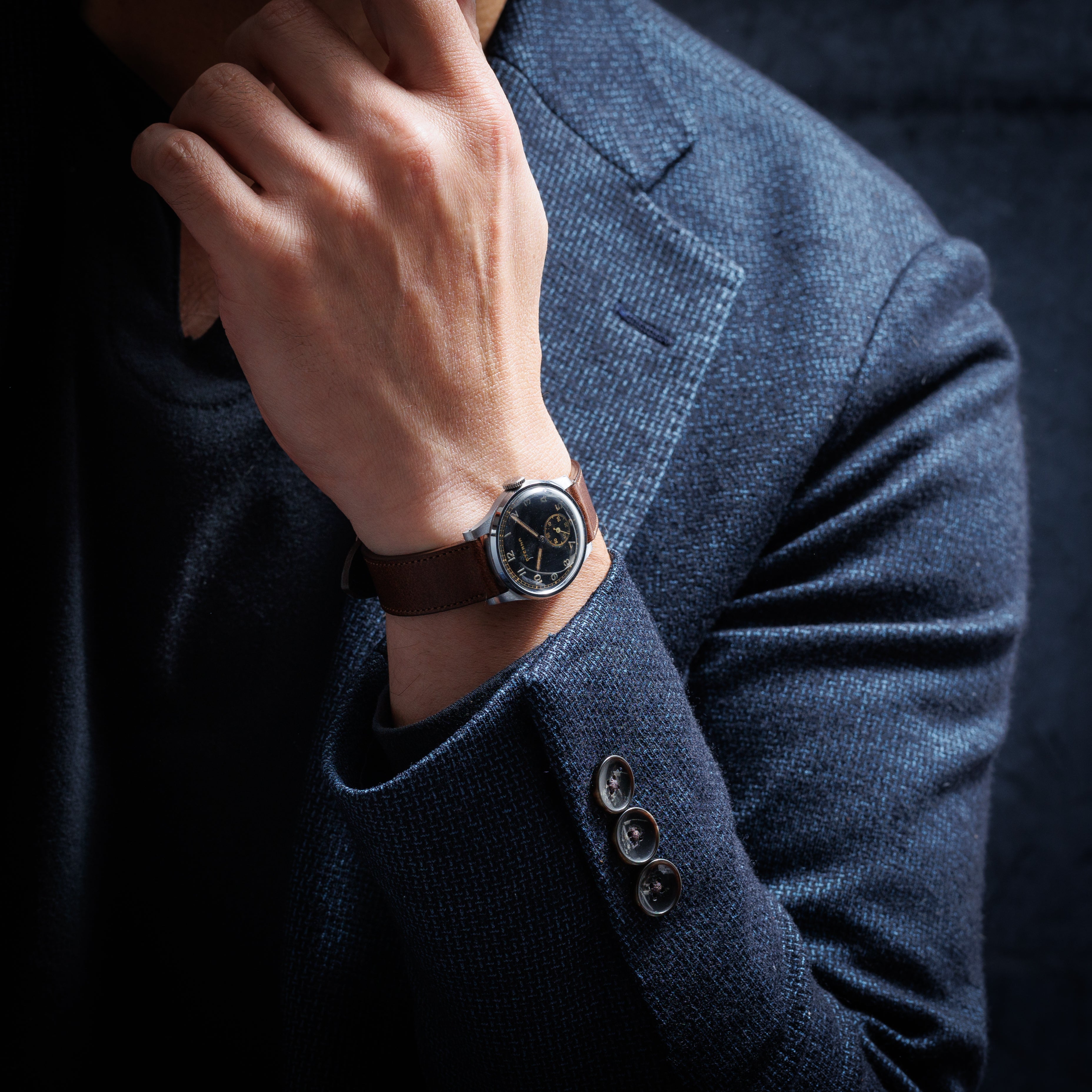 エテルナ ラウンドケース 1940年代製 ブラックミラーダイヤル スモールセコンド タグ付き