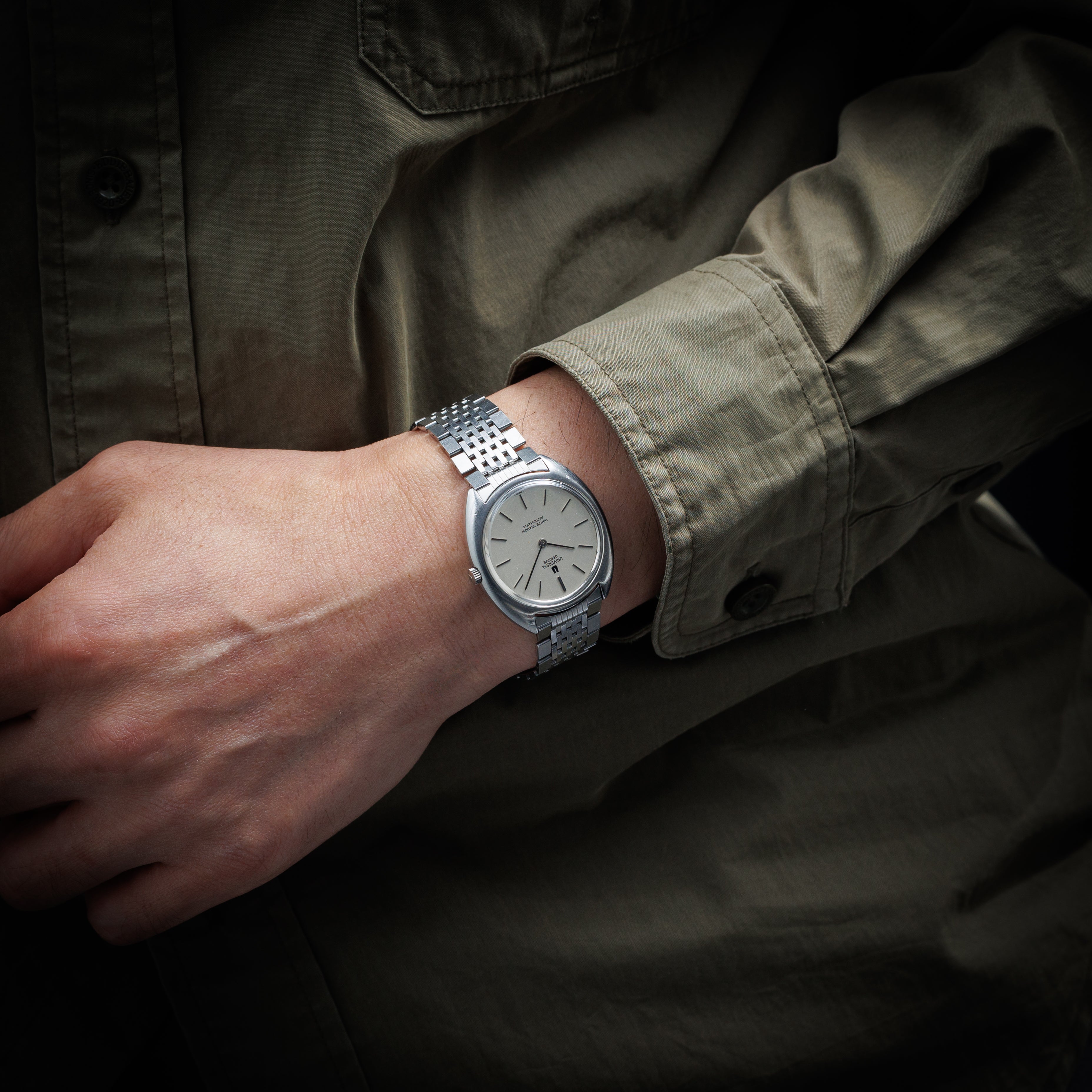 ユニバーサル・ジュネーブ ホワイトシャドウ 1970年代製 マイクローター自動巻き 純正ブレス