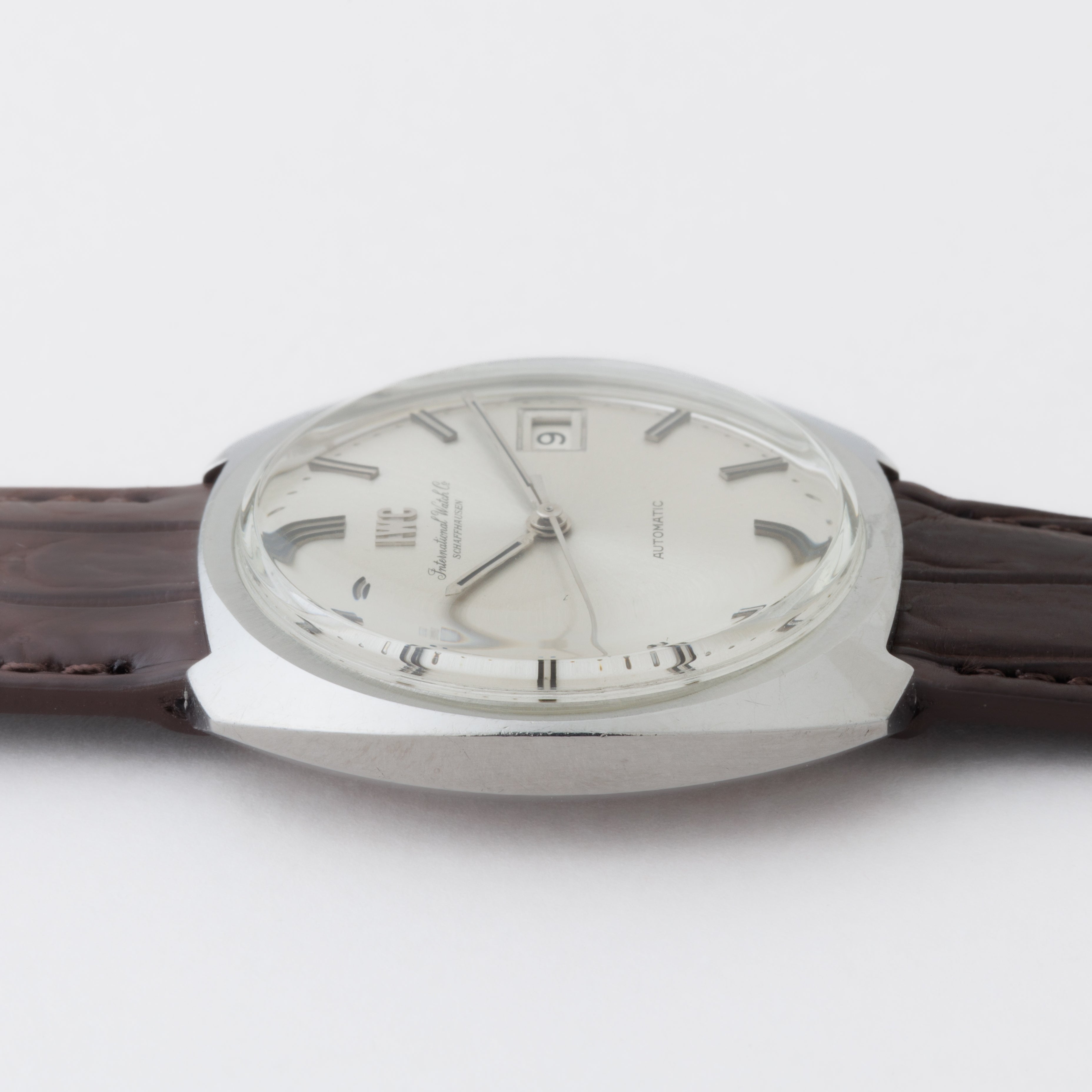 インターナショナルウォッチカンパニー トノーケース R814A 1967年製 ペラトン式自動巻き Cal.8541 防水ワンピースケース お魚リューズ