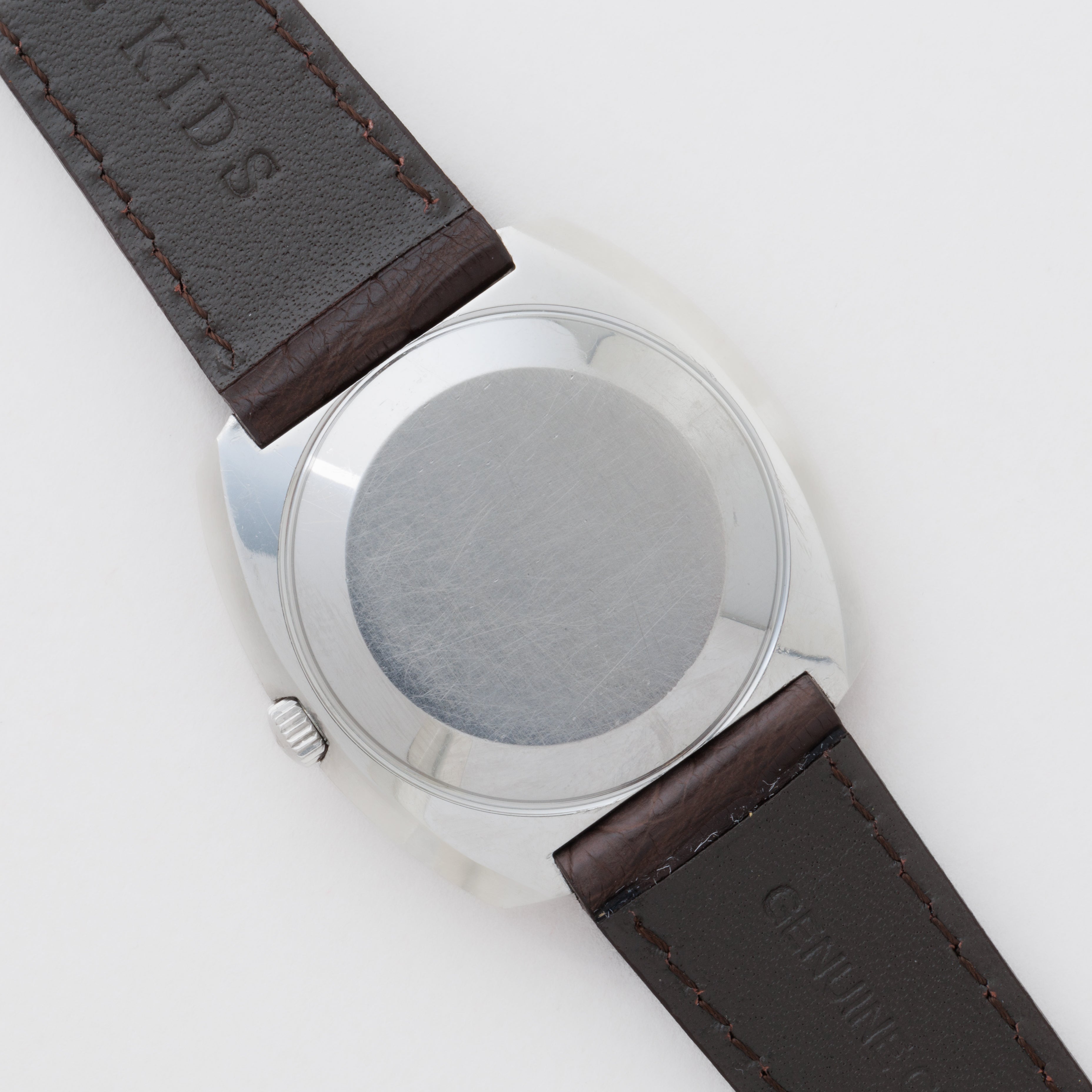 インターナショナルウォッチカンパニー トノーケース R814A 1967年製 ペラトン式自動巻き Cal.8541 防水ワンピースケース お魚リューズ