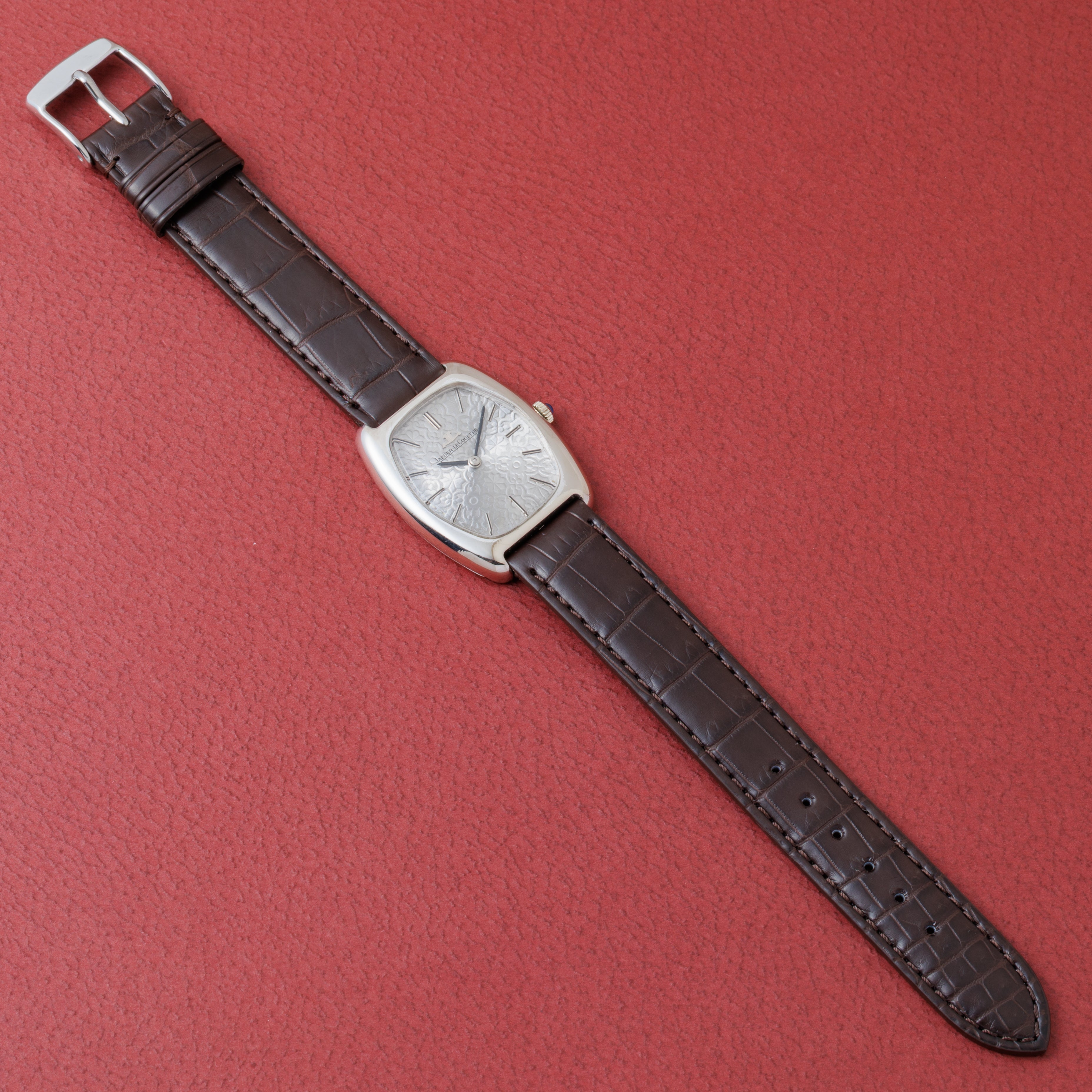 ジャガー・ルクルト 18金無垢 フラワーモチーフダイヤル 1970年代 トノー型 手巻き Ref.9048.22